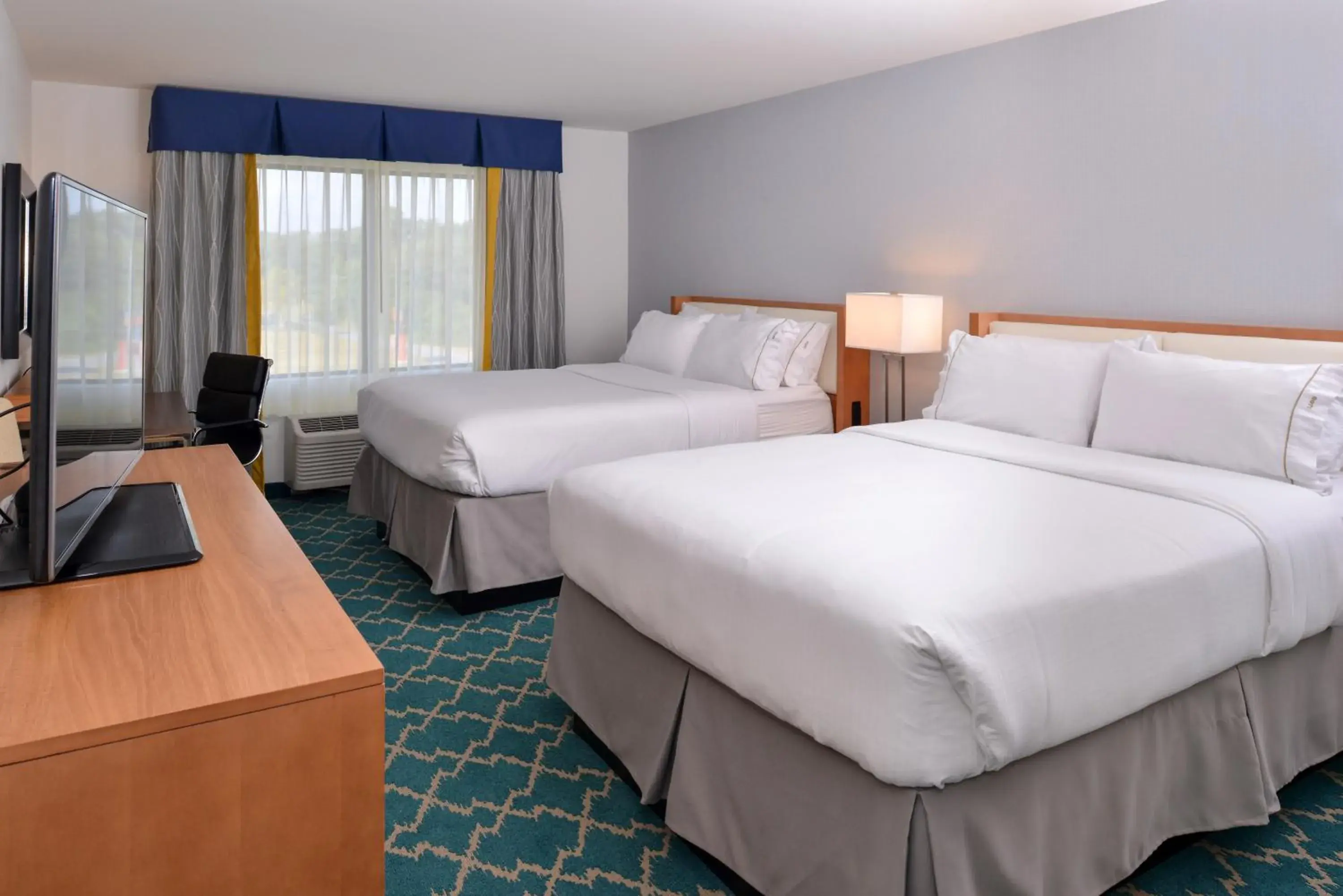 Photo of the whole room, Bed in Holiday Inn Express and Suites West Ocean City by IHG Photo of the whole room, Bed in Holiday Inn Express and Suites West Ocean City by IHG