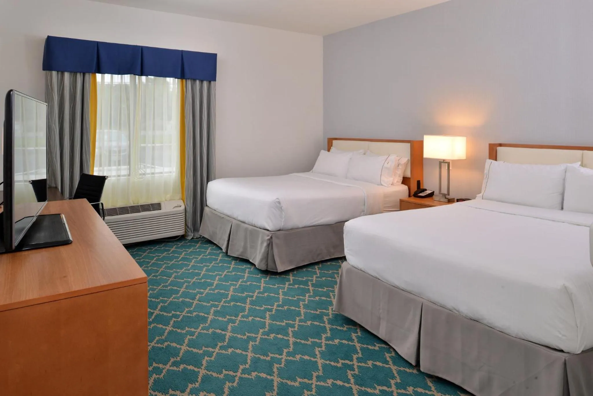Photo of the whole room, Bed in Holiday Inn Express and Suites West Ocean City by IHG