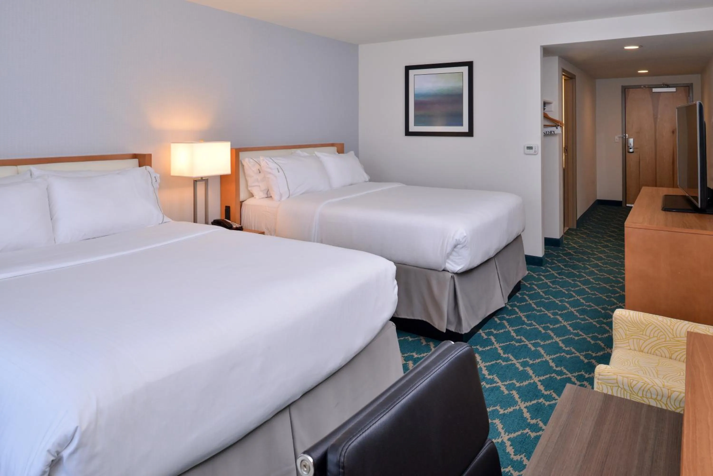 Photo of the whole room, Bed in Holiday Inn Express and Suites West Ocean City by IHG