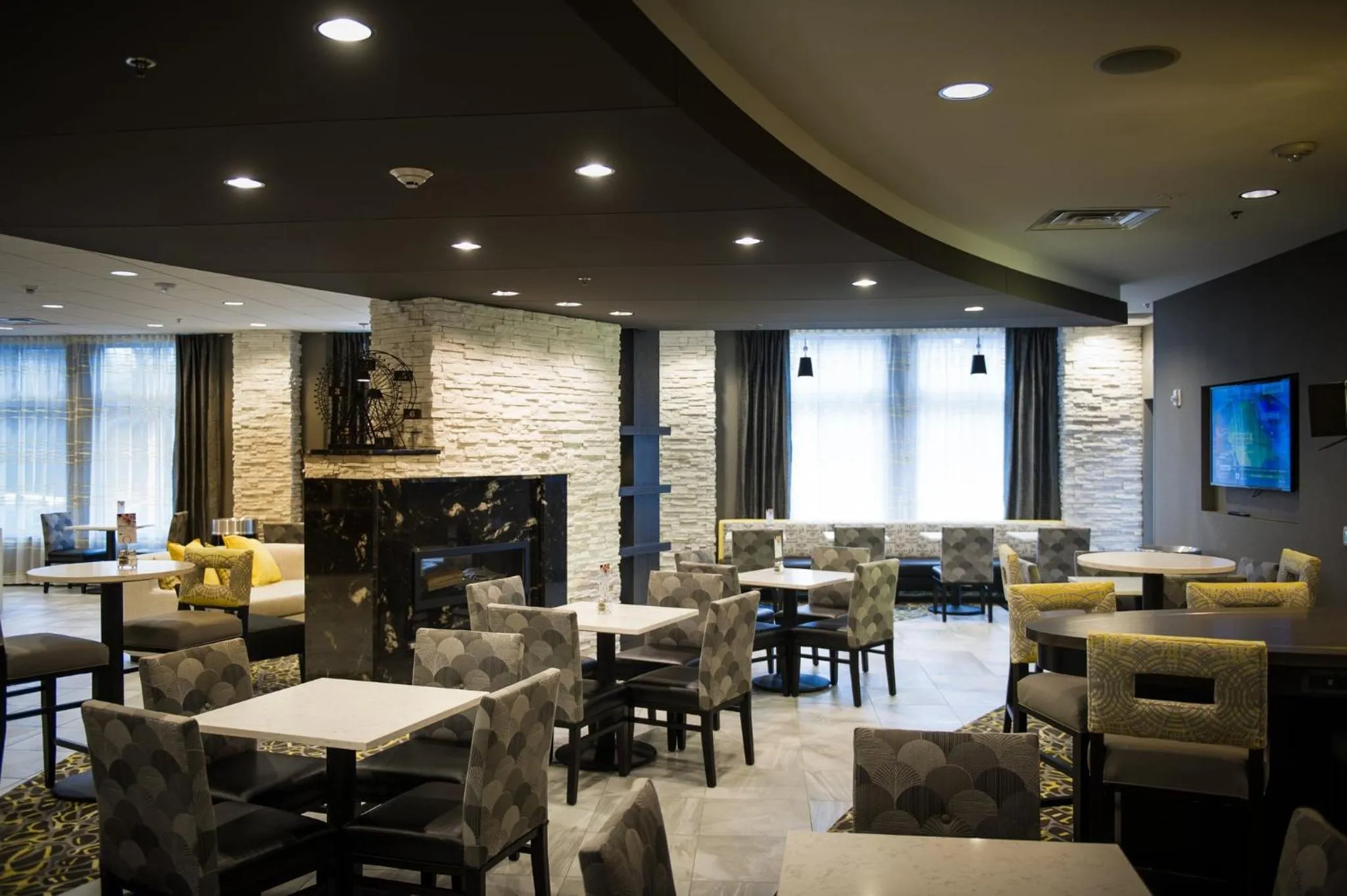 Breakfast in Holiday Inn Express and Suites Madison Central by IHG