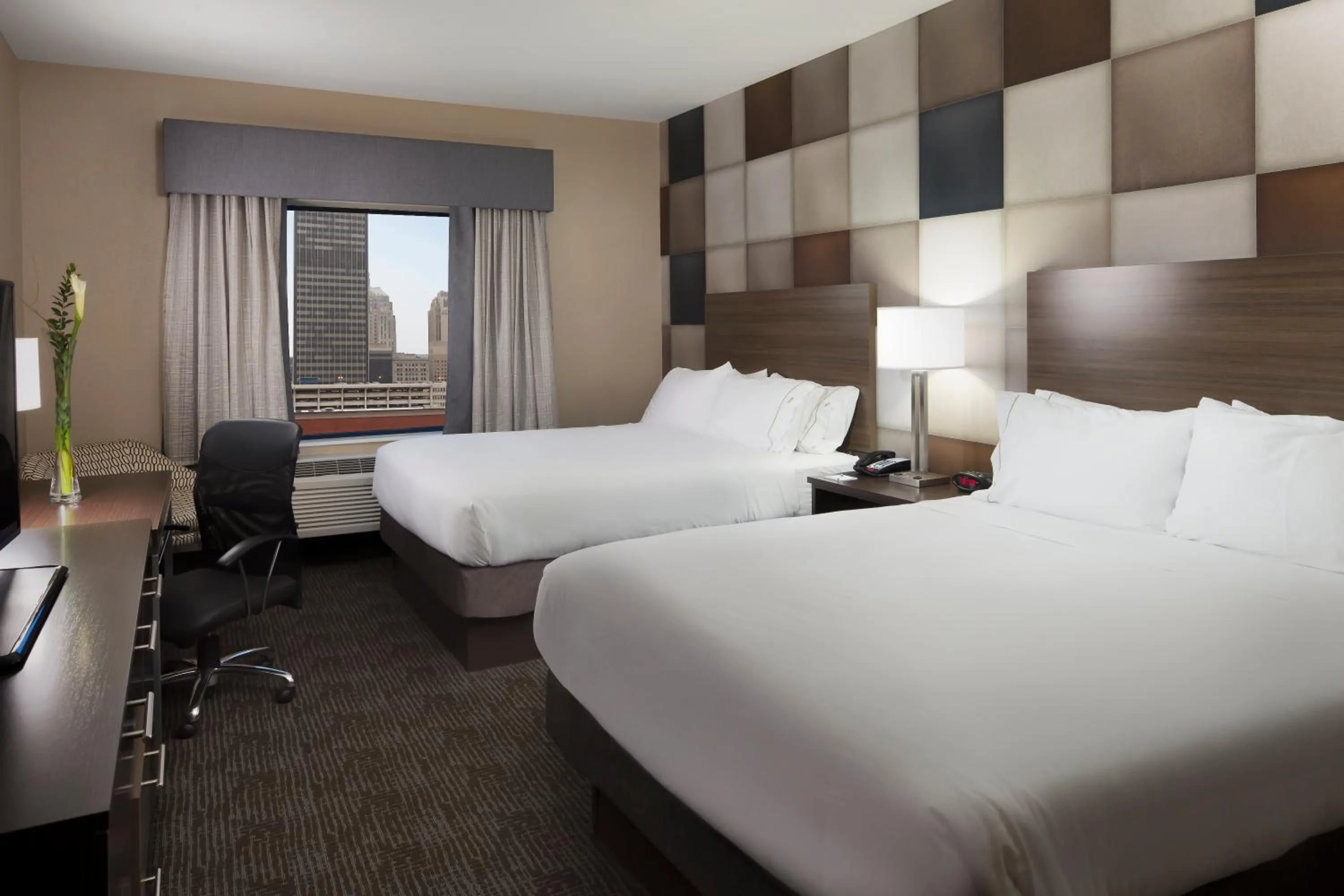 Photo of the whole room, Bed in Holiday Inn Express & Suites Oklahoma City Downtown - Bricktown by IHG