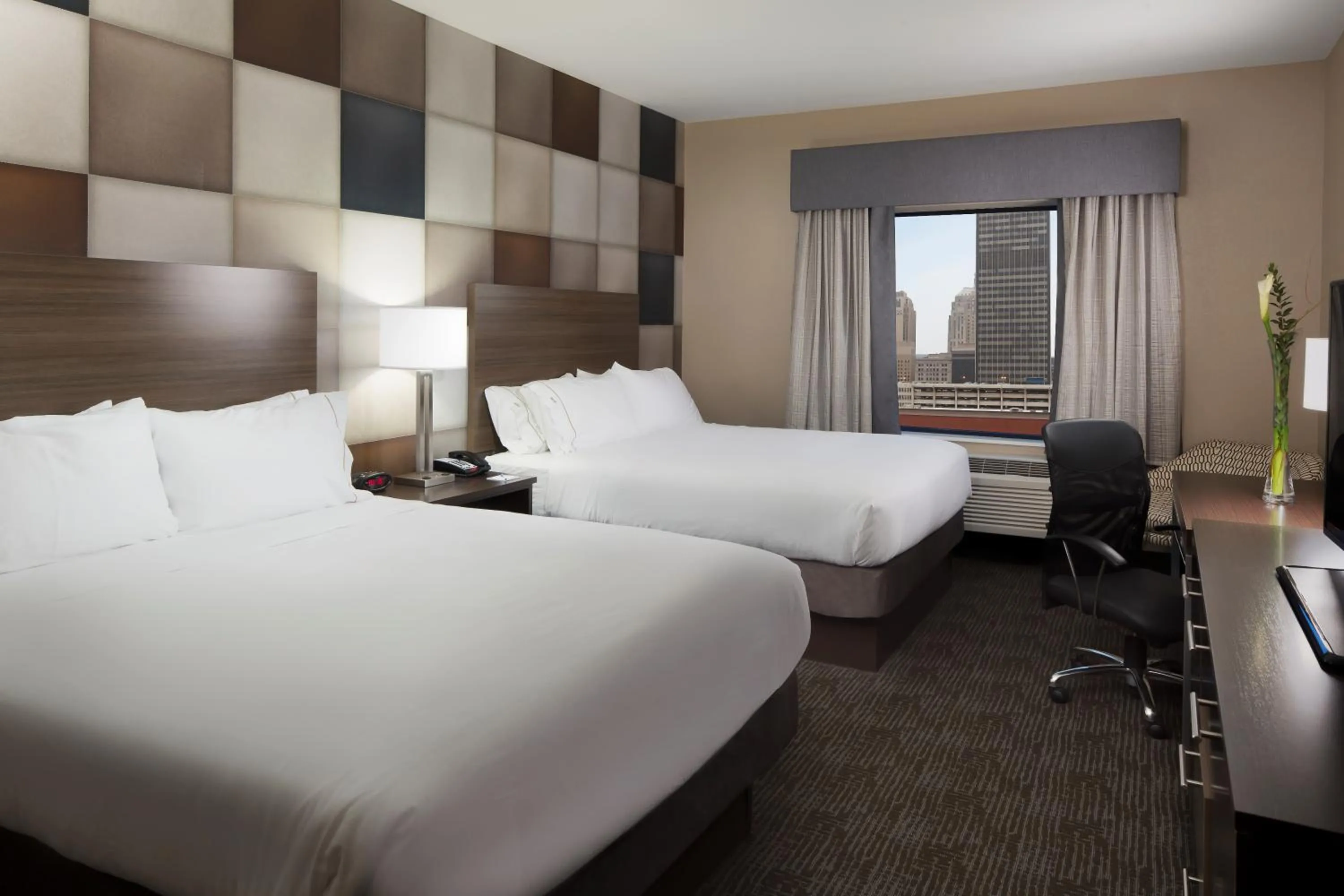 Photo of the whole room, Bed in Holiday Inn Express & Suites Oklahoma City Downtown - Bricktown by IHG
