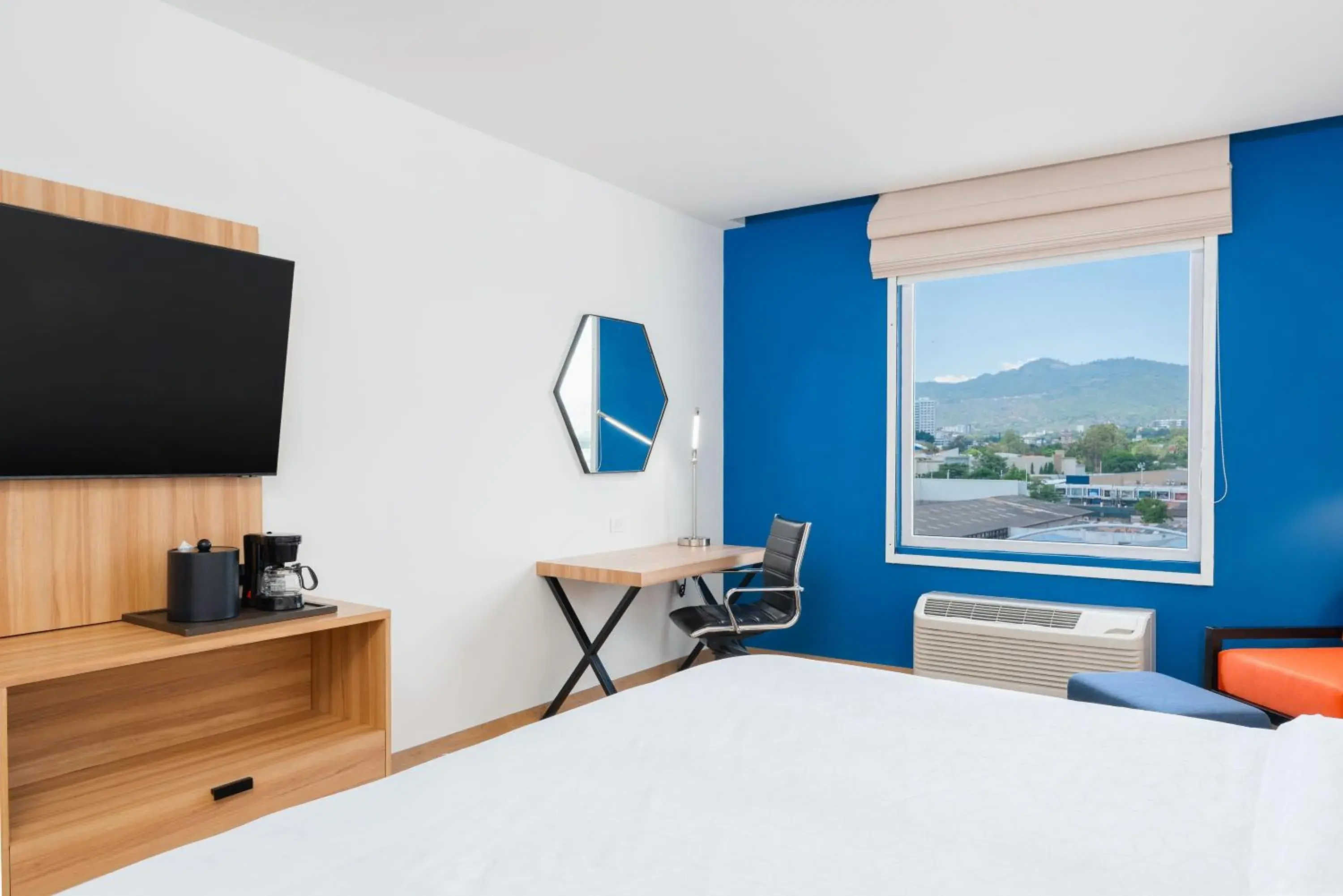 Standard King Room - Accessible in Holiday Inn Express Tegucigalpa by IHG Standard King Room - Accessible in Holiday Inn Express Tegucigalpa by IHG