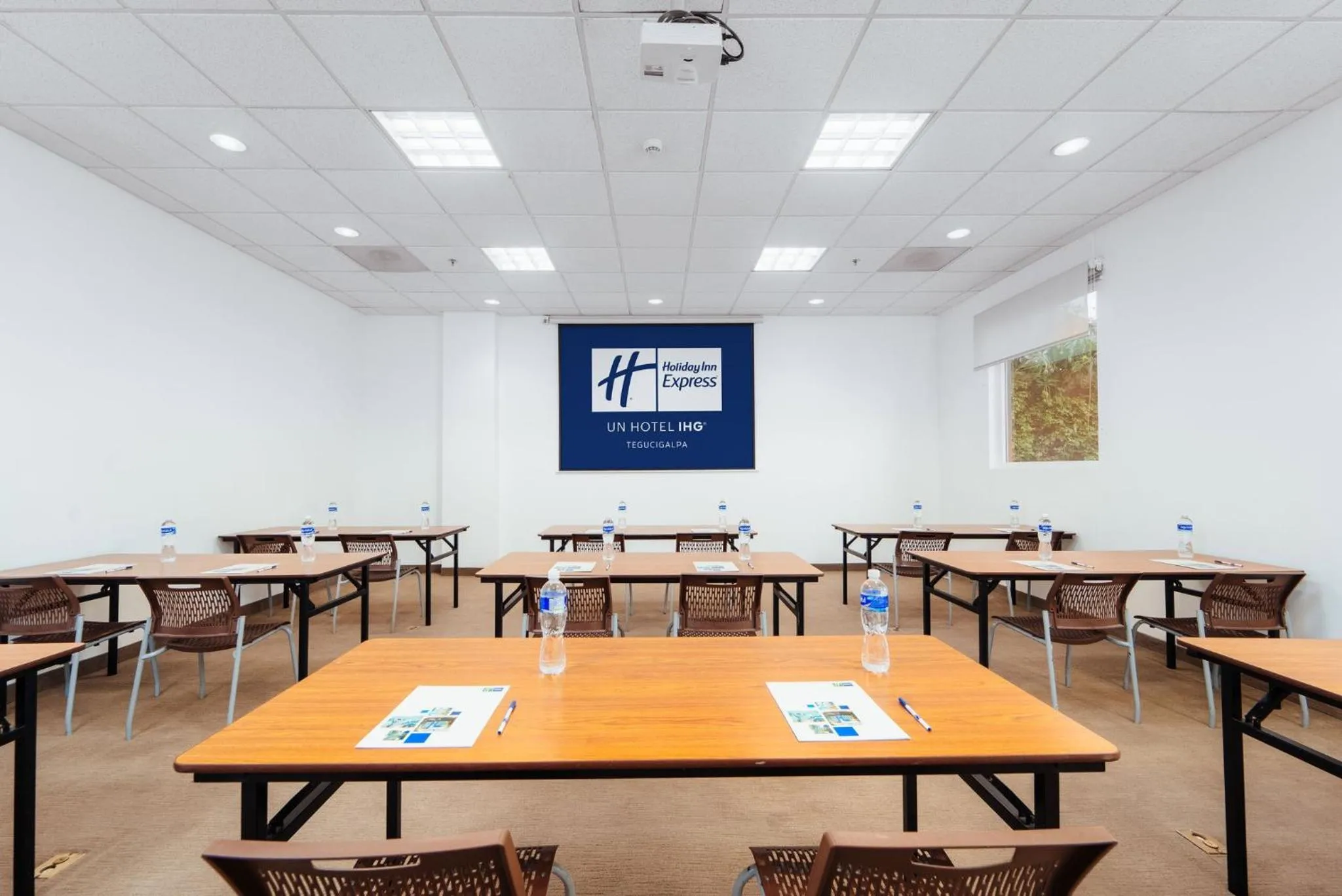 Meeting/conference room in Holiday Inn Express Tegucigalpa by IHG