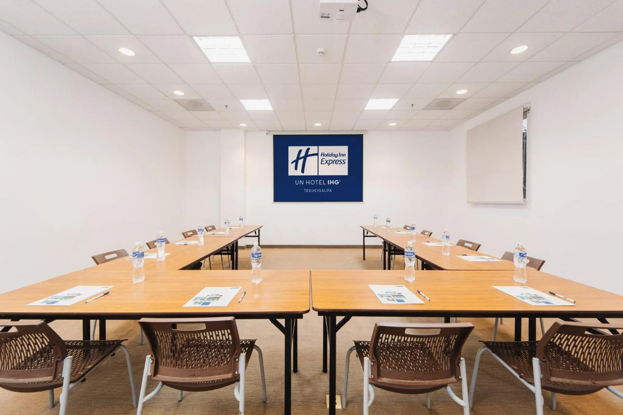 Meeting/conference room in Holiday Inn Express Tegucigalpa by IHG