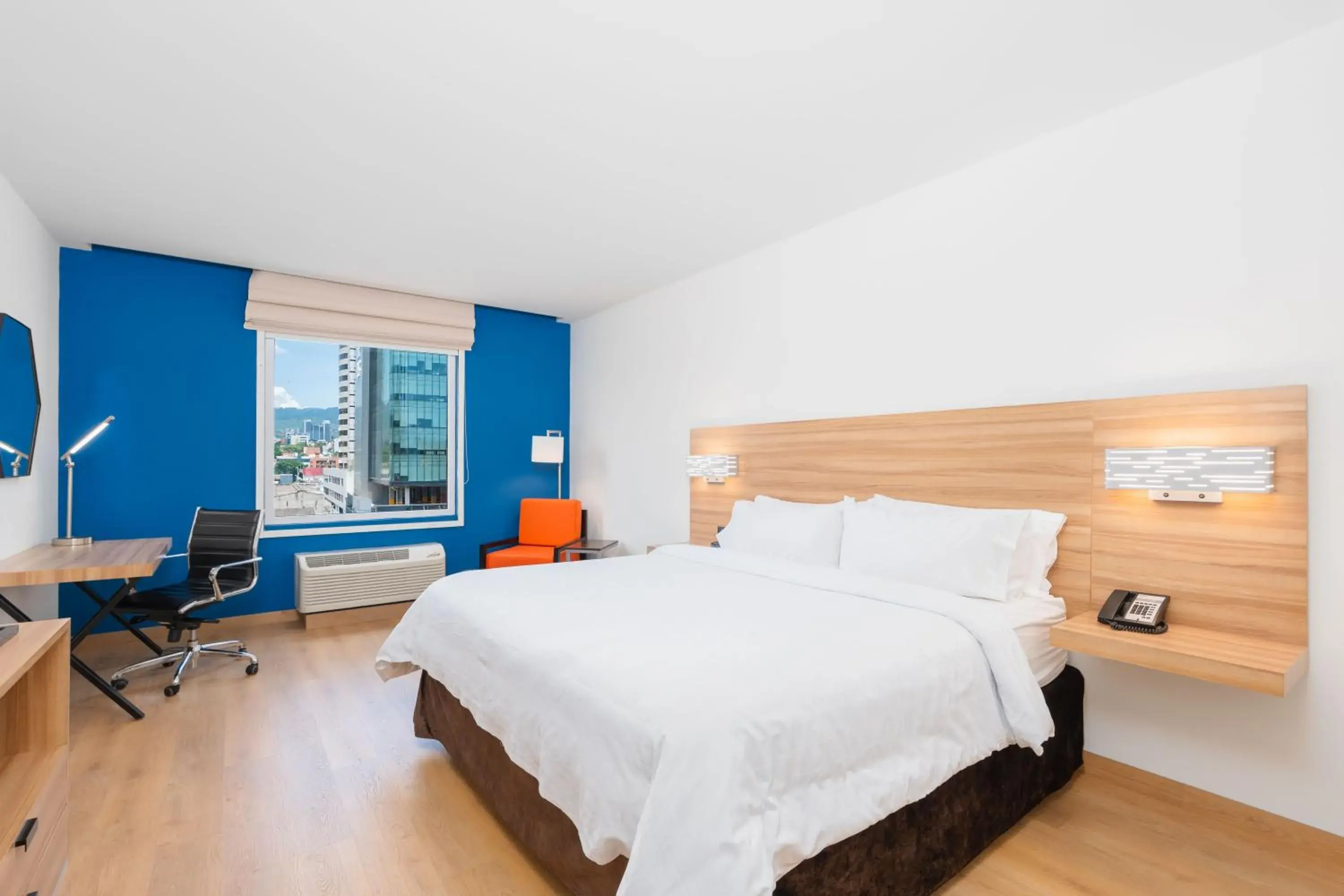 Standard King Room in Holiday Inn Express Tegucigalpa by IHG Standard King Room in Holiday Inn Express Tegucigalpa by IHG