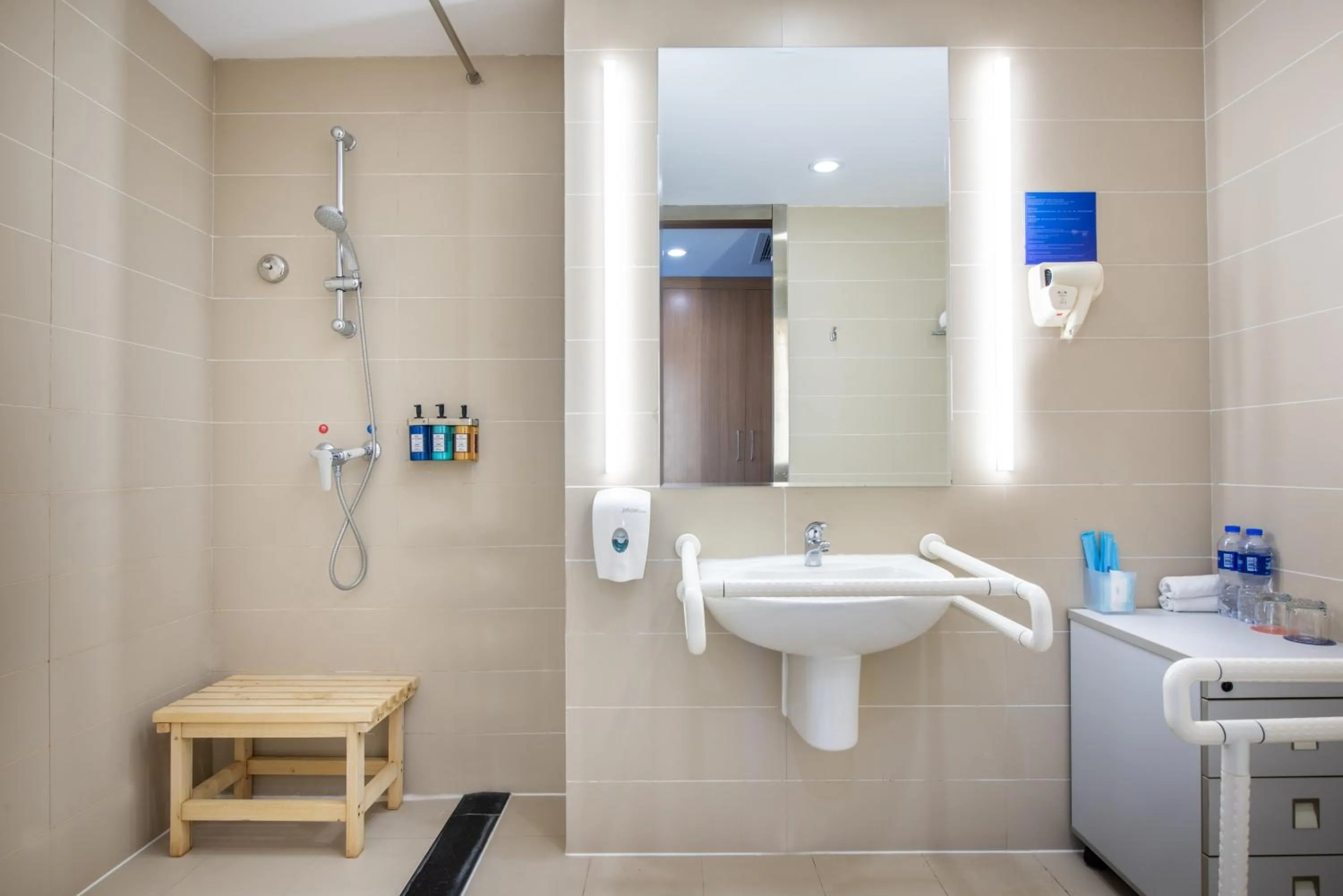 Photo of the whole room in Holiday Inn Express Ordos Dongsheng by IHG