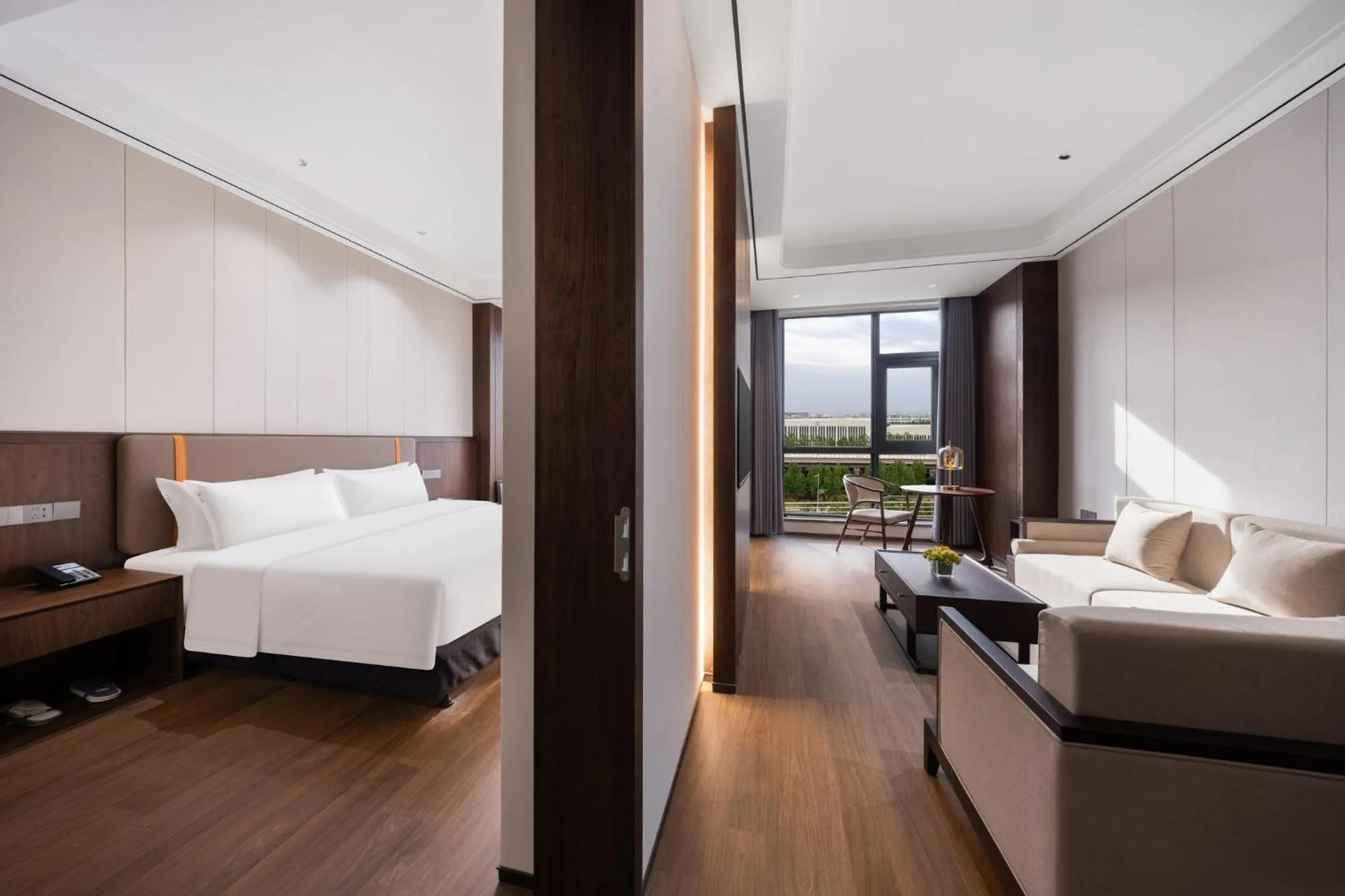 Photo of the whole room, Bed in Holiday Inn Express Zhengzhou Airport by IHG