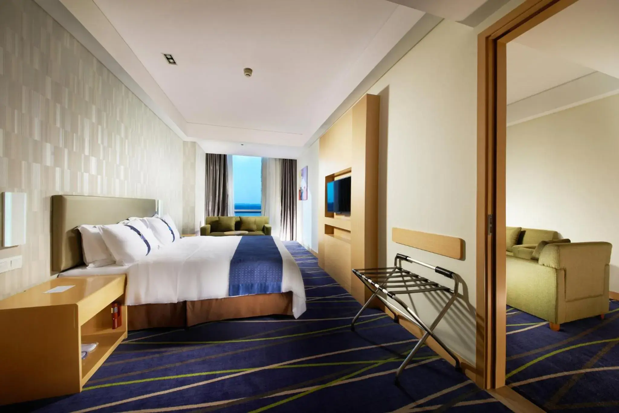 Photo of the whole room, Bed in Holiday Inn Express Zhengzhou Airport by IHG Photo of the whole room, Bed in Holiday Inn Express Zhengzhou Airport by IHG
