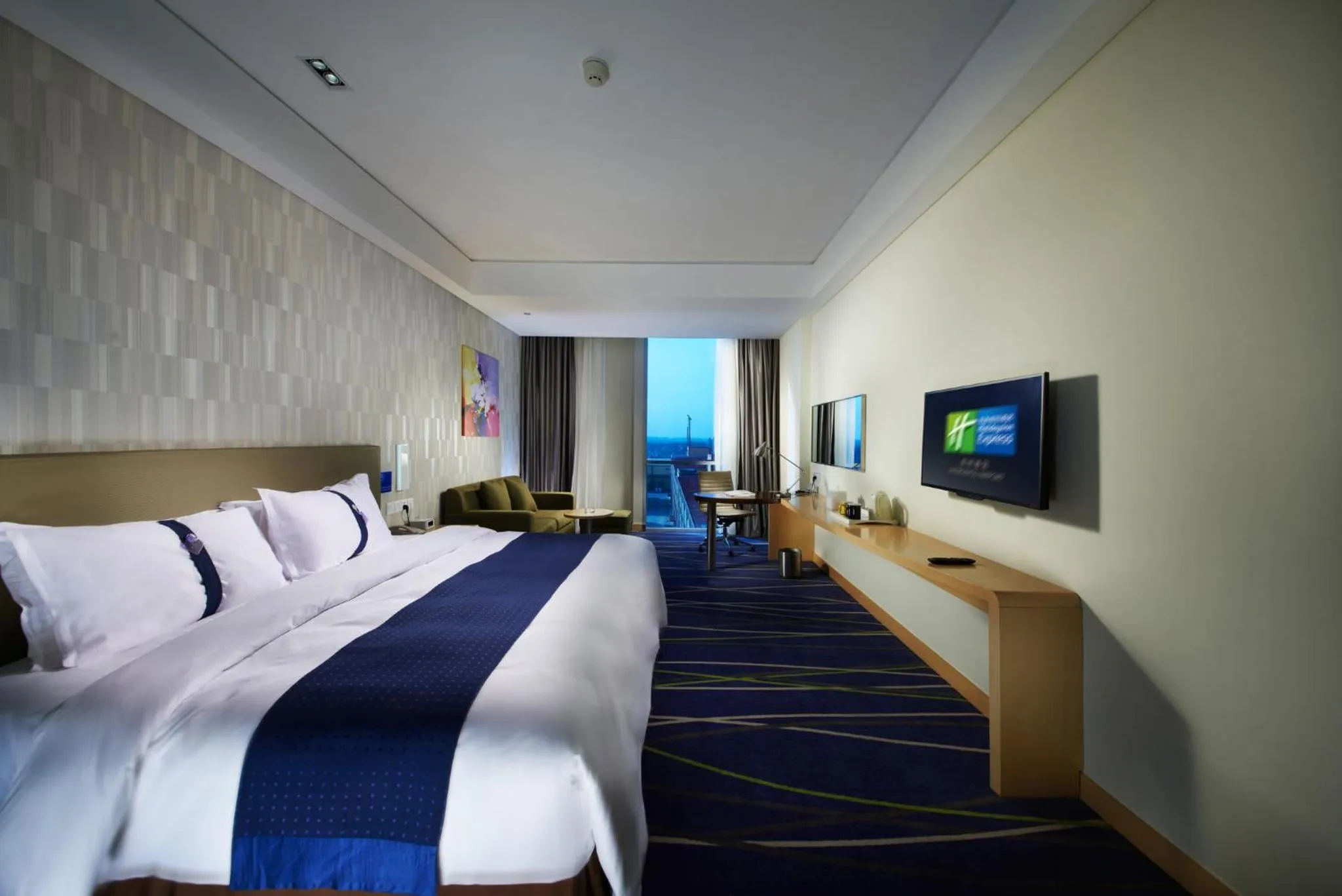 Photo of the whole room, Bed in Holiday Inn Express Zhengzhou Airport by IHG