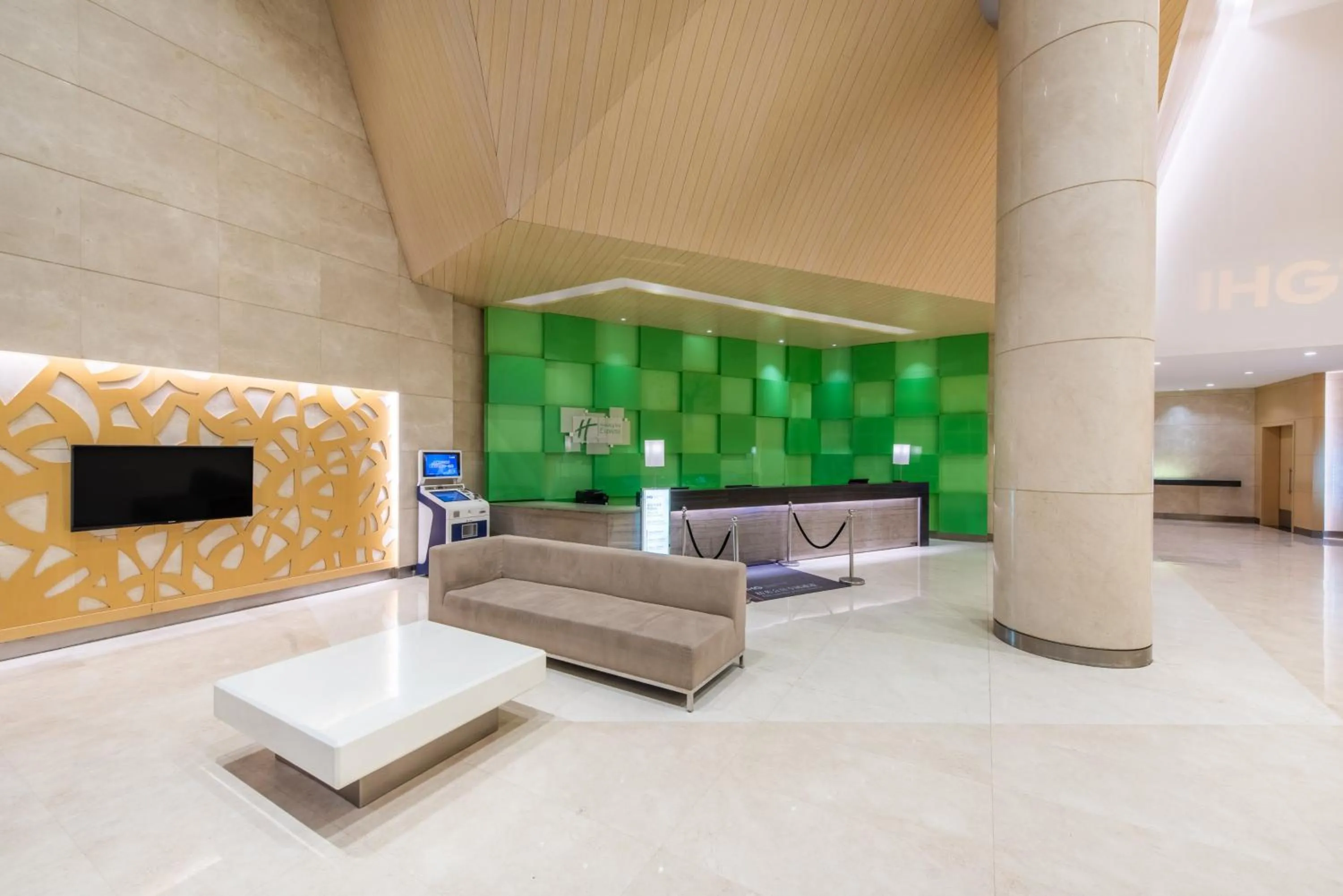 Property building in Holiday Inn Express Zhengzhou Airport by IHG