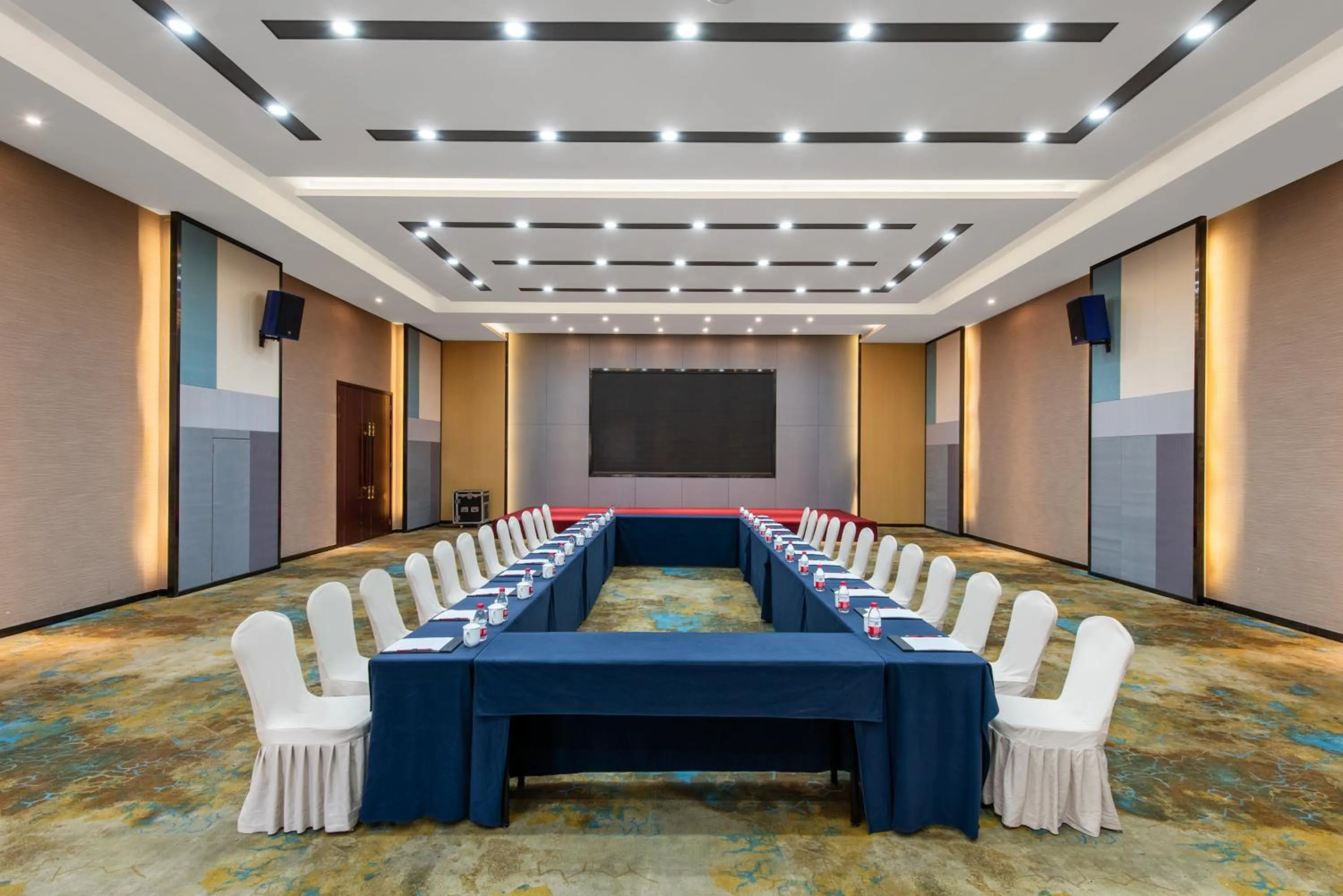 Meeting/conference room in Holiday Inn Express Zhengzhou Airport by IHG