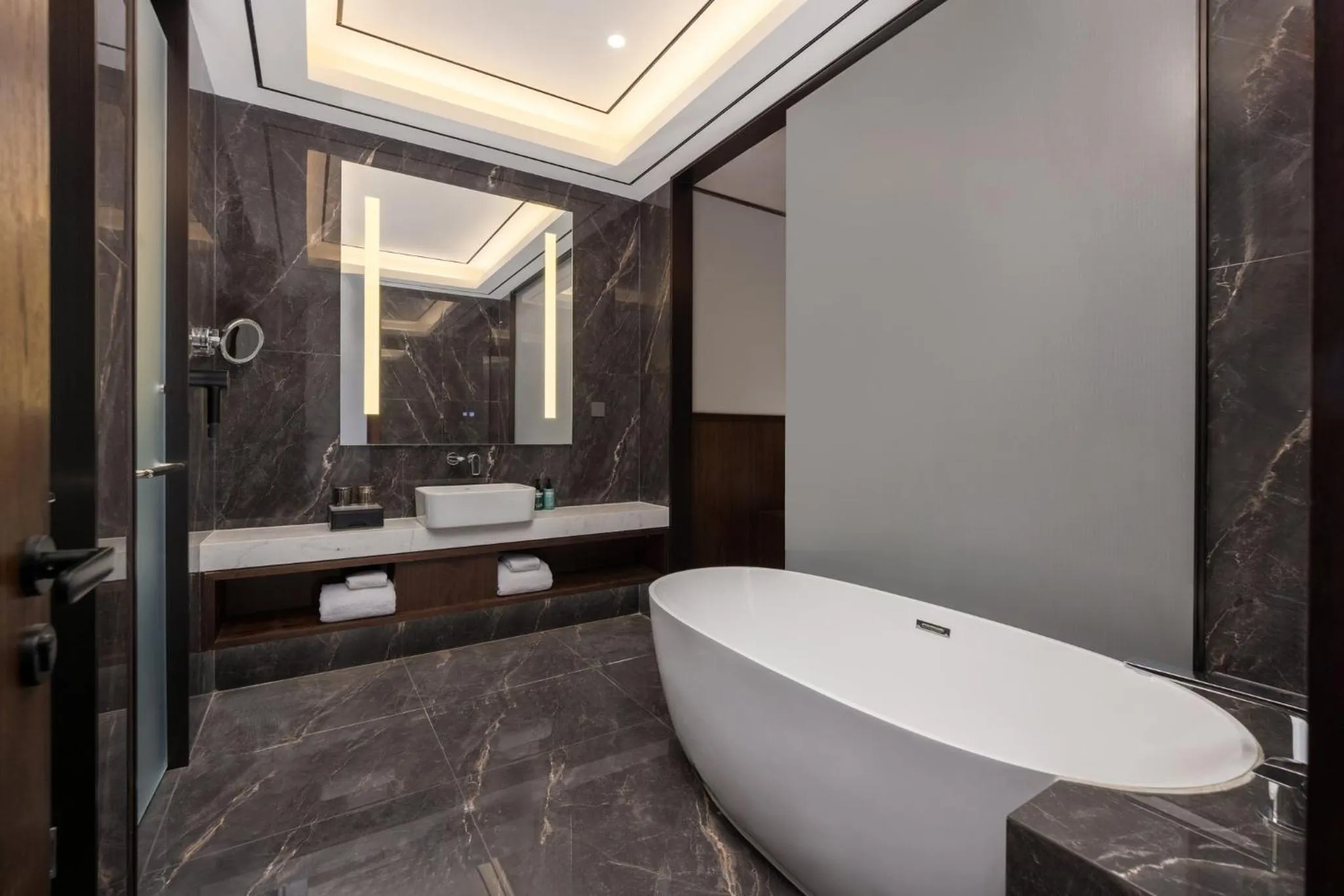 Photo of the whole room in Holiday Inn Express Zhengzhou Airport by IHG