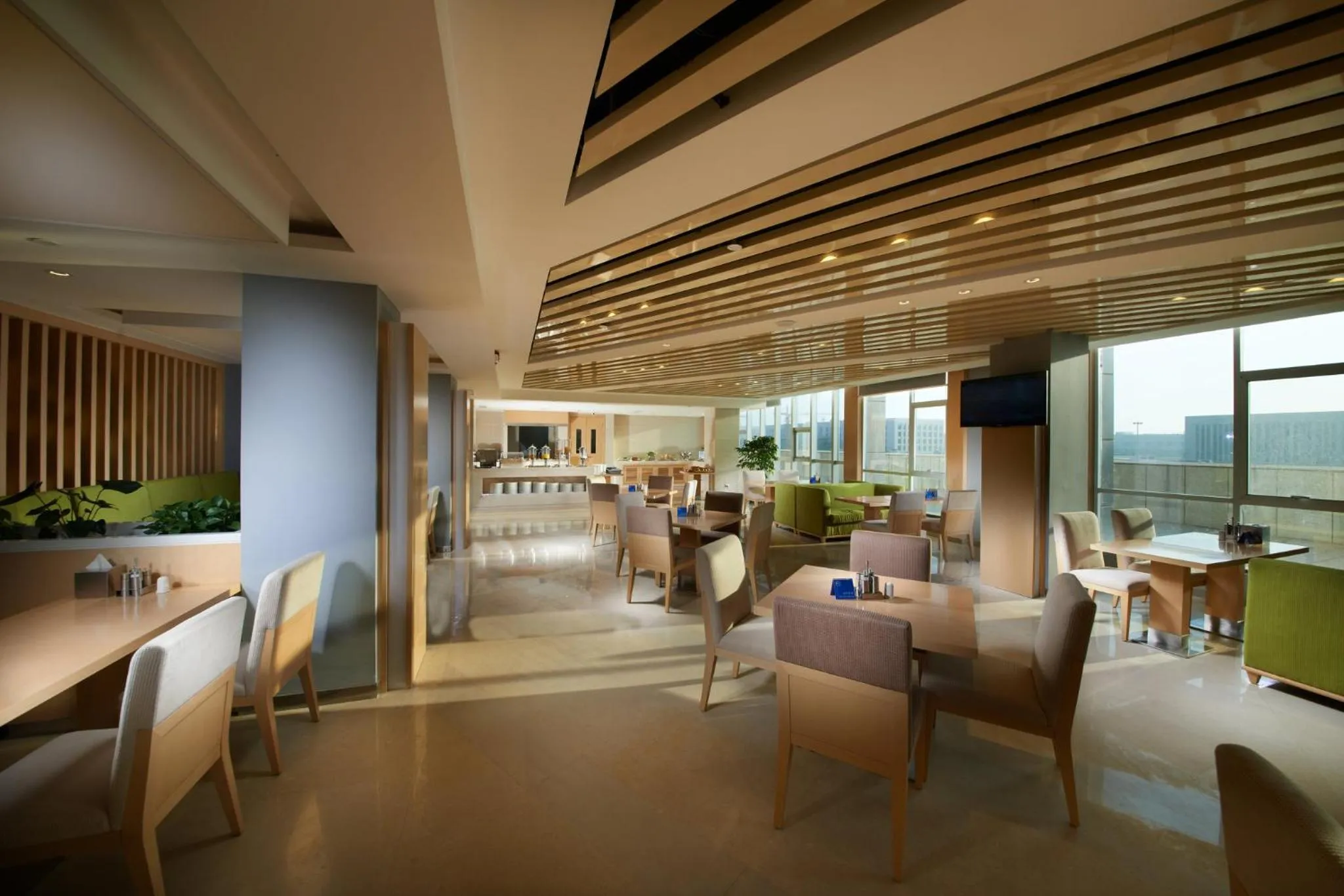 Restaurant/places to eat in Holiday Inn Express Zhengzhou Airport by IHG
