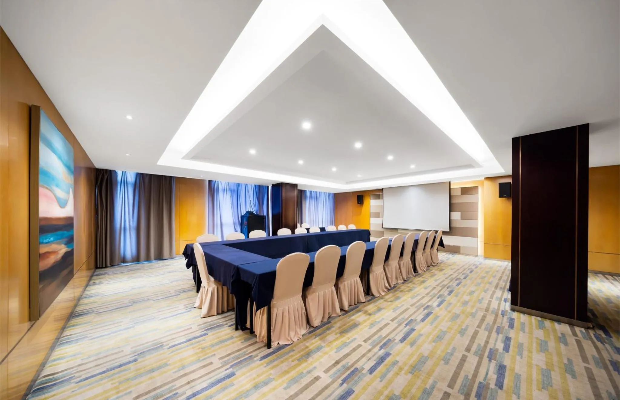 Meeting/conference room in Holiday Inn Express Zhengzhou Airport by IHG