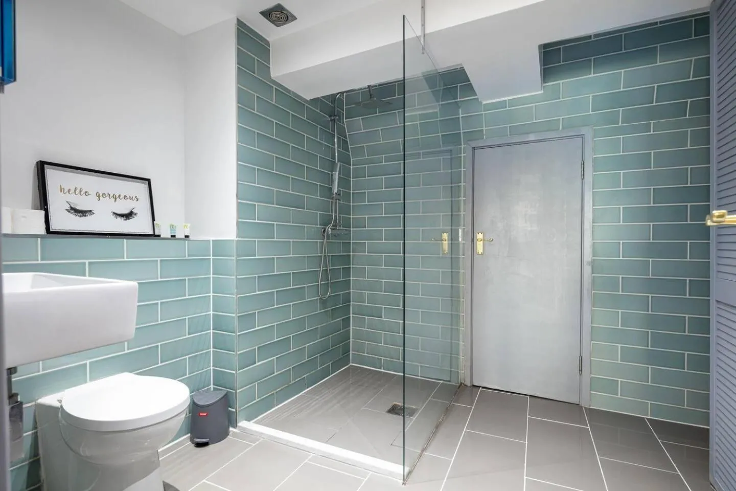 Bathroom in Flat - Sleeps 2 & Parking