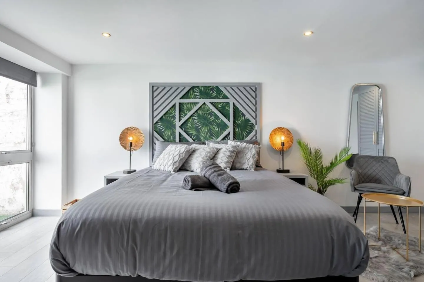 Bed in Flat - Sleeps 2 & Parking