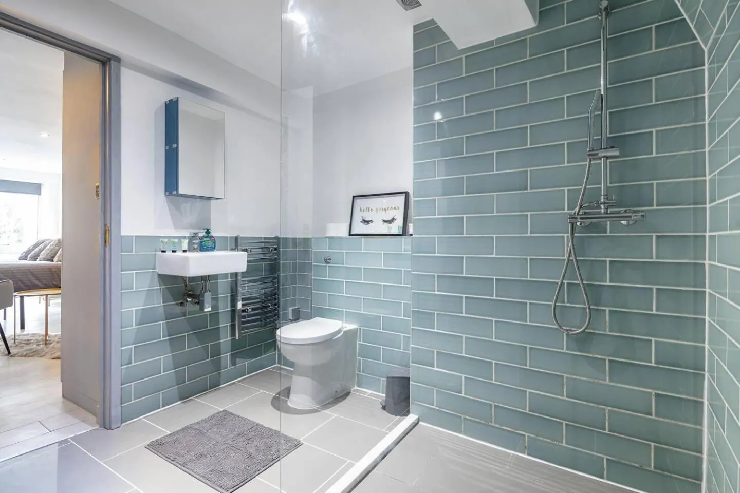 Bathroom in Flat - Sleeps 2 & Parking
