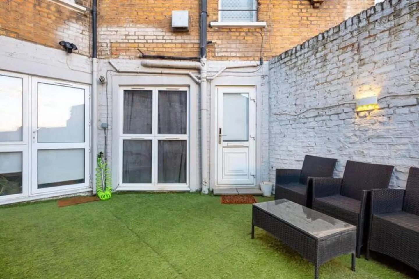 Property building in Flat - Sleeps 2 & Parking