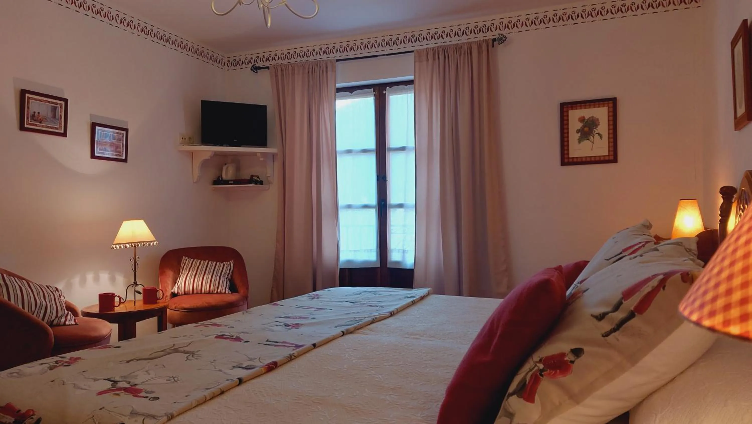 Photo of the whole room, Bed in Picos de Europa Suites and Rooms