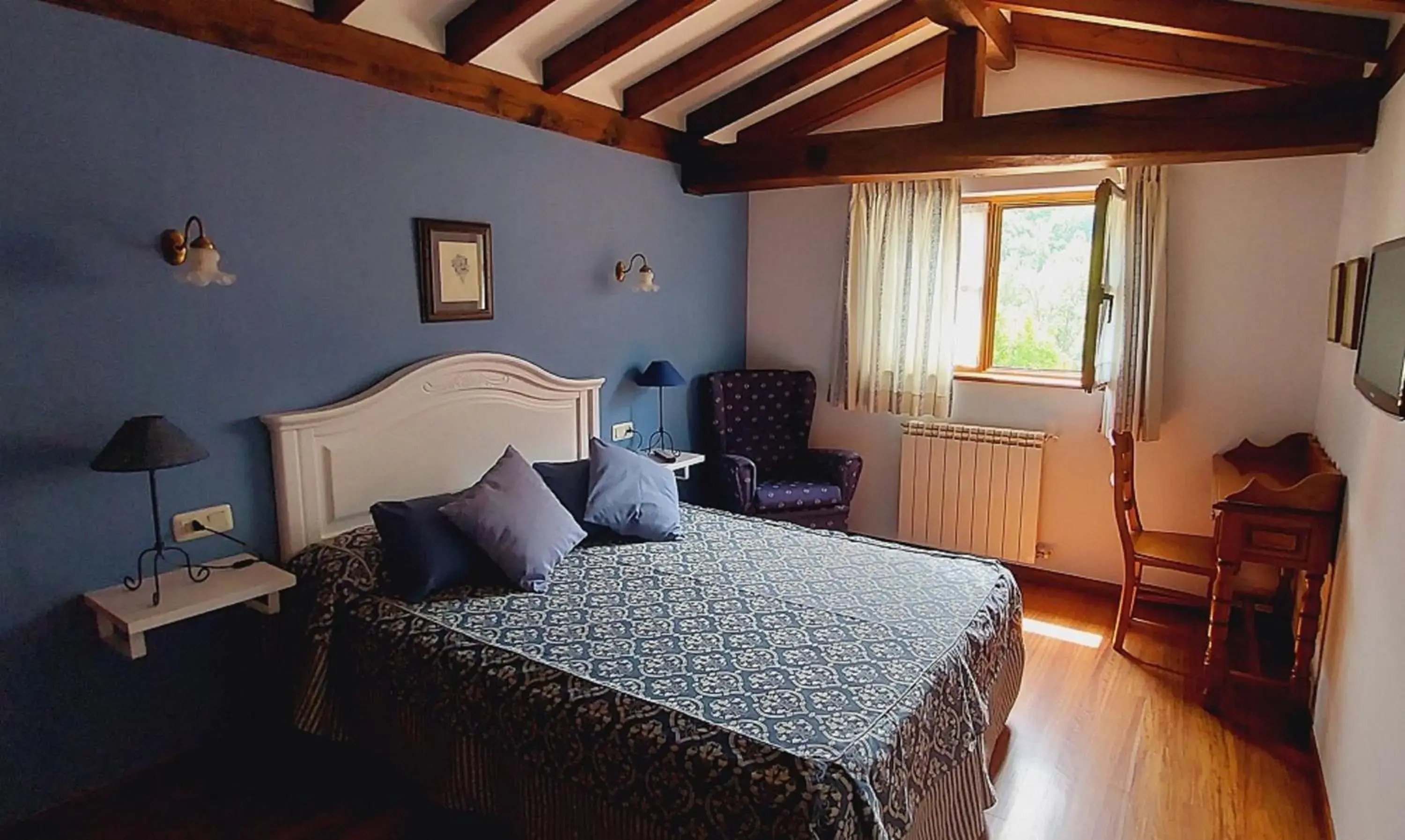 Double Room with Garden View in Picos de Europa Suites and Rooms Double Room with Garden View in Picos de Europa Suites and Rooms