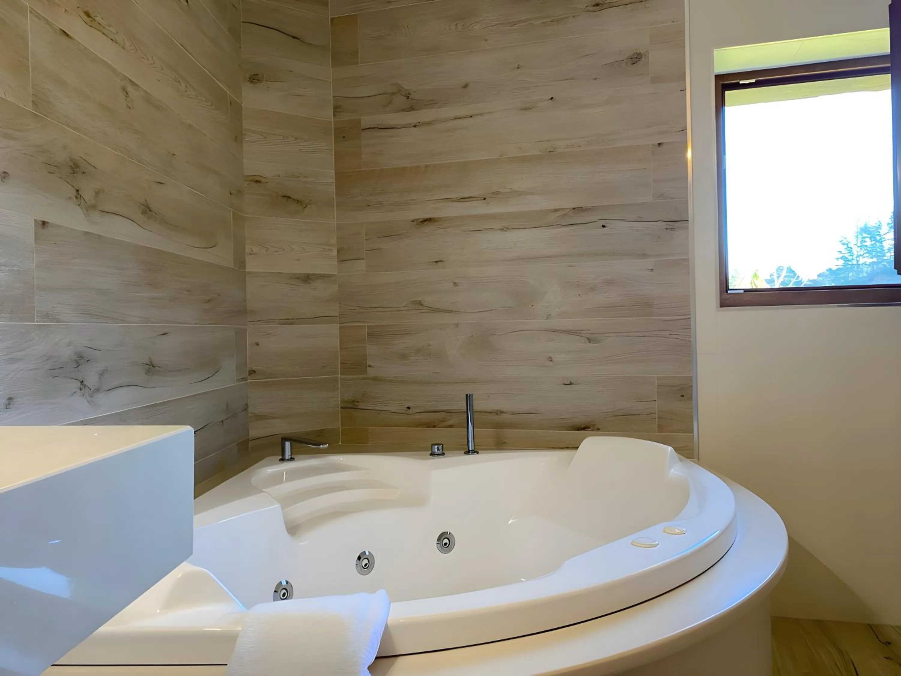 Hot Tub in Picos de Europa Suites and Rooms