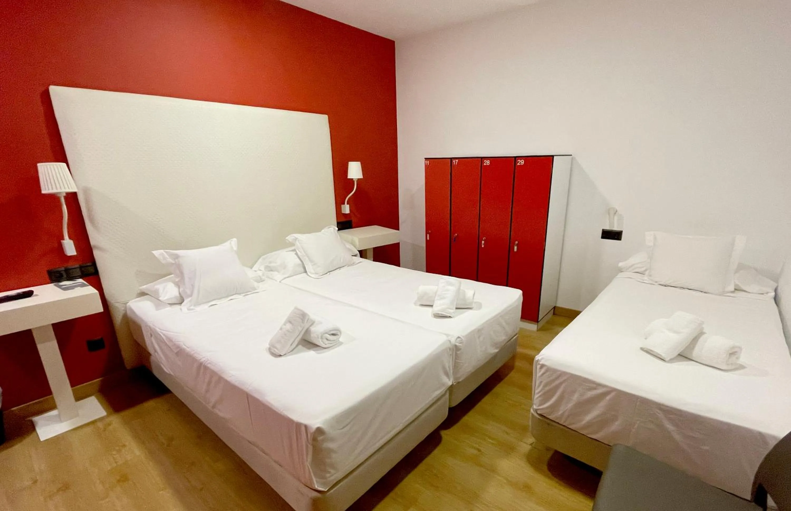 Photo of the whole room, Bed in Ritual Alameda Sevilla