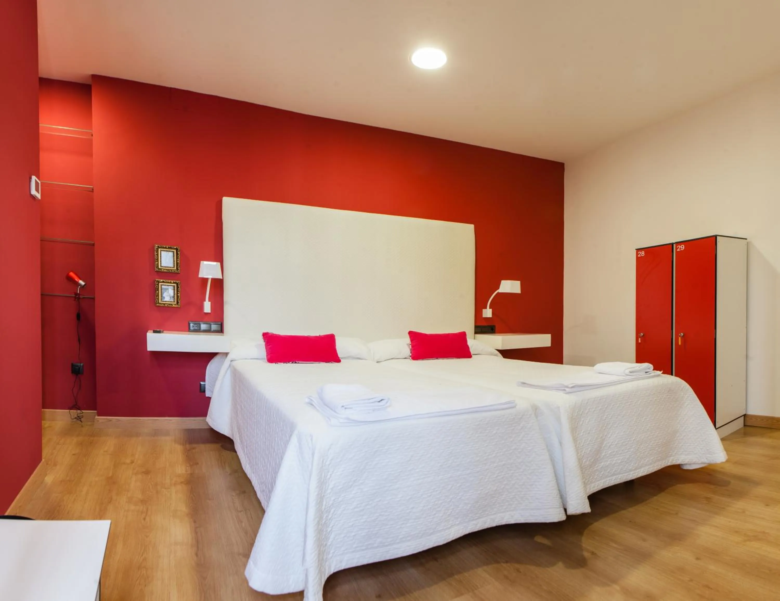 Photo of the whole room, Bed in Ritual Alameda Sevilla