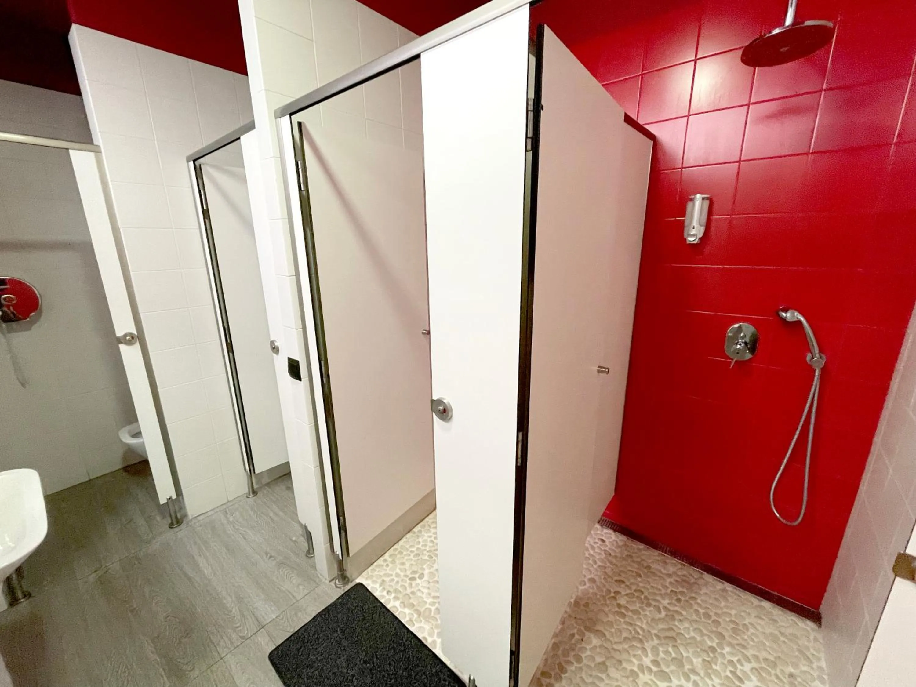 Shower in Ritual Alameda Sevilla