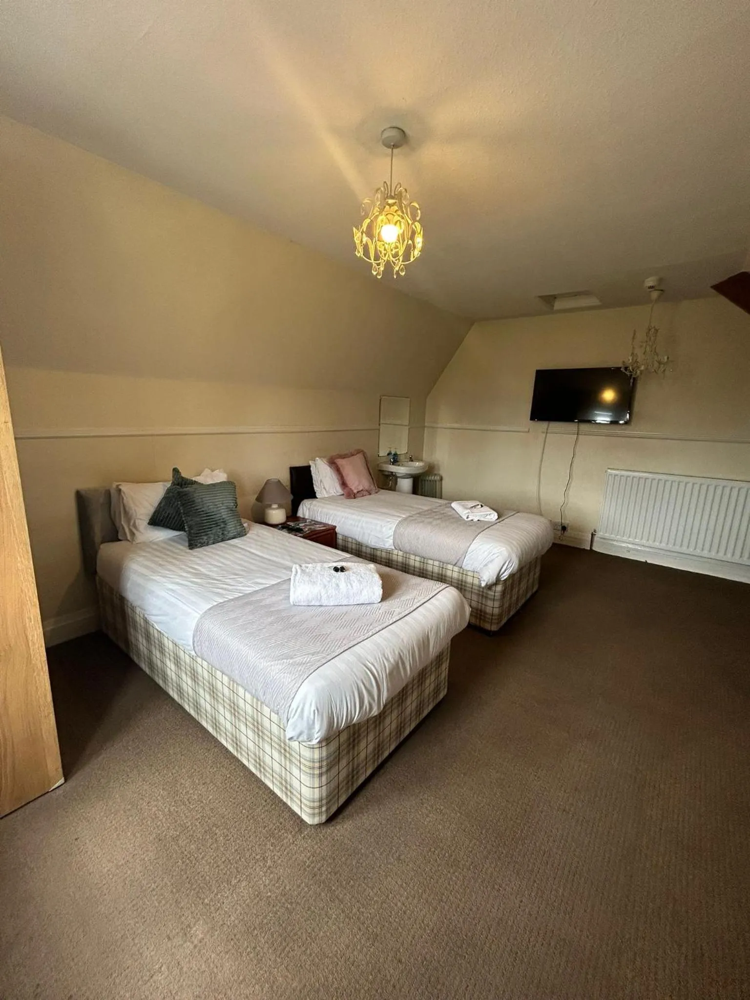 Bed in The Wheatley Hotel