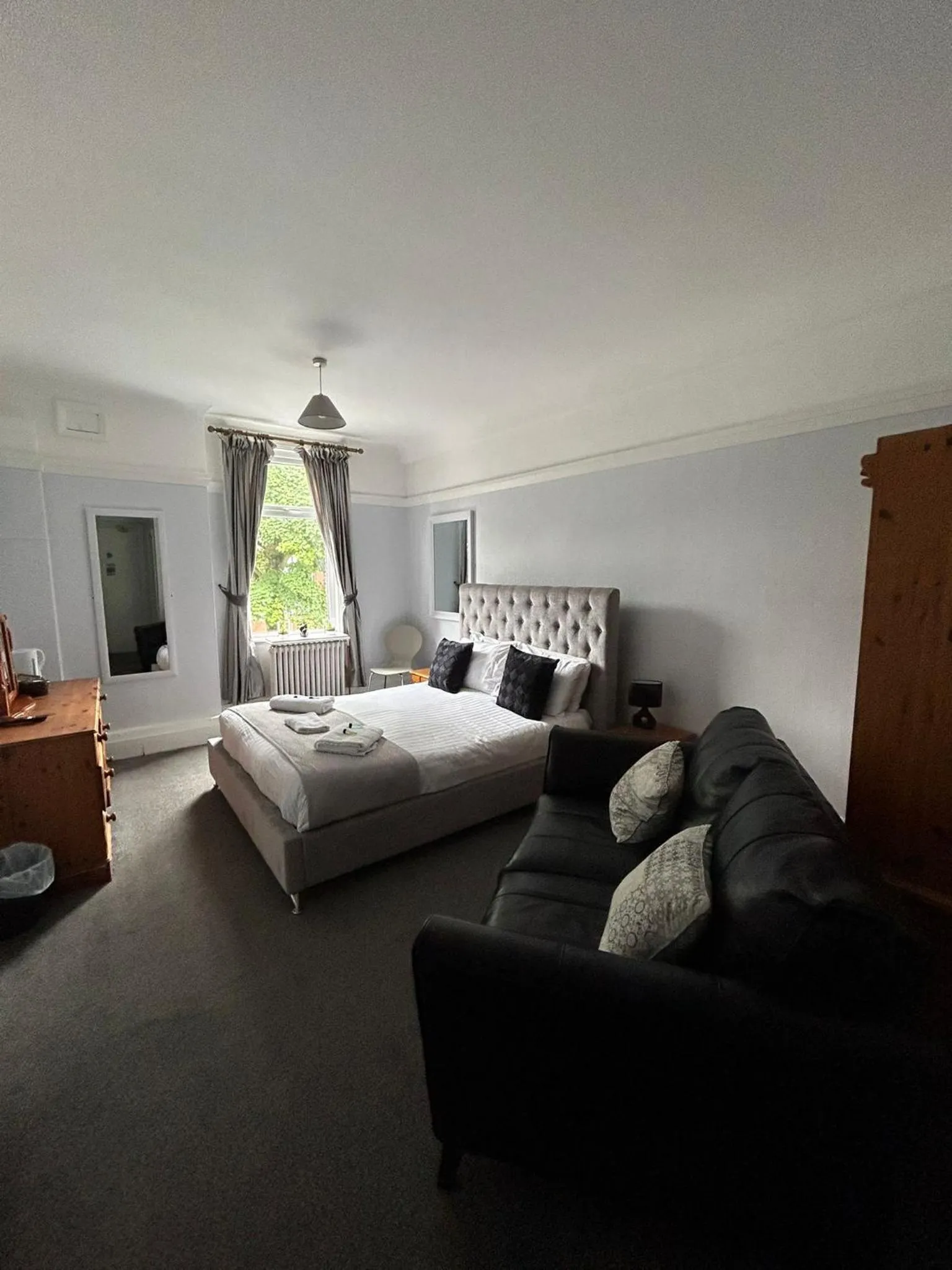 Bed in The Wheatley Hotel