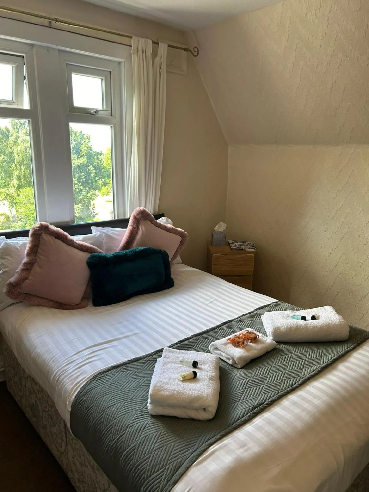 Bed in The Wheatley Hotel