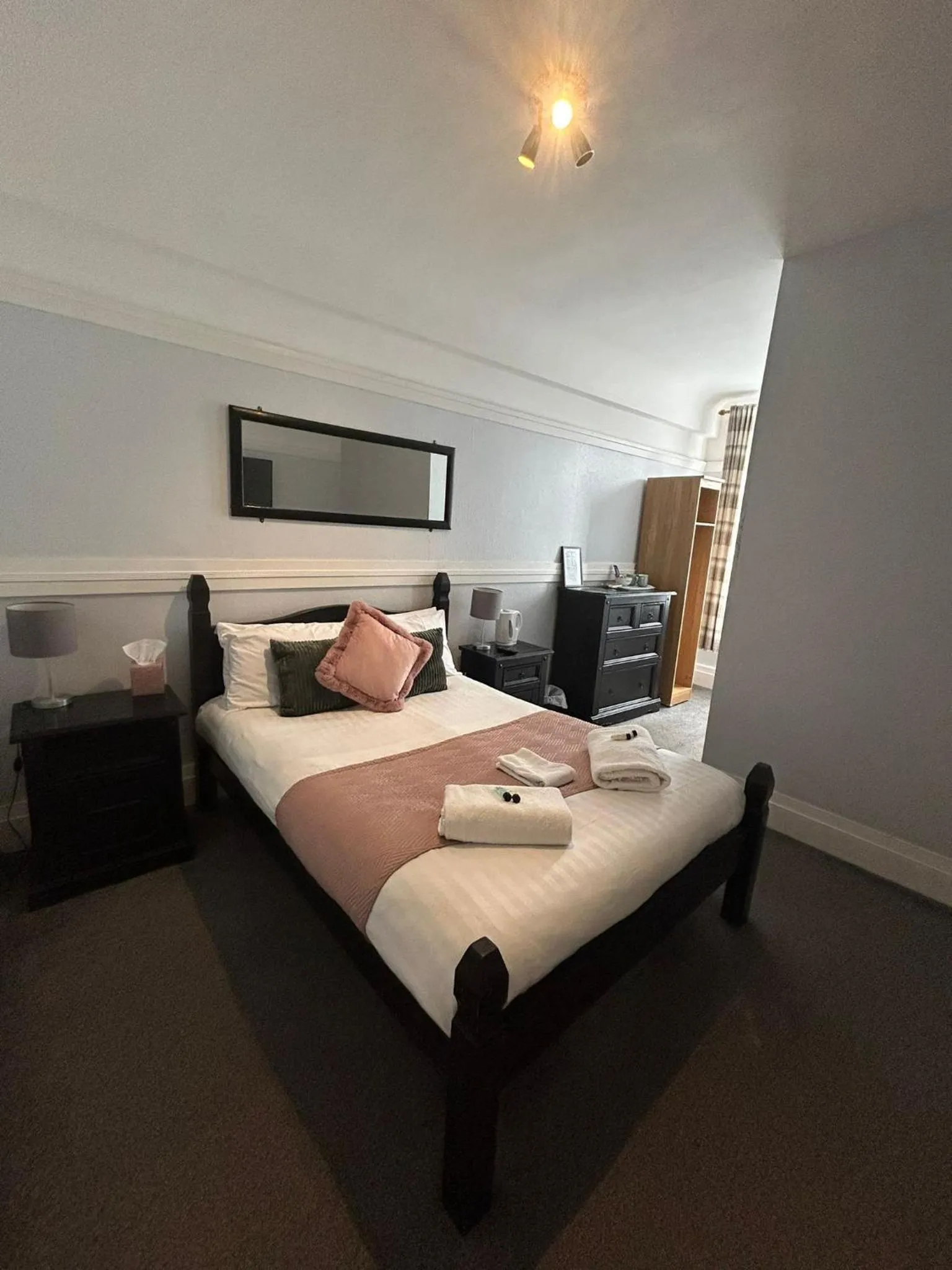 Bed in The Wheatley Hotel