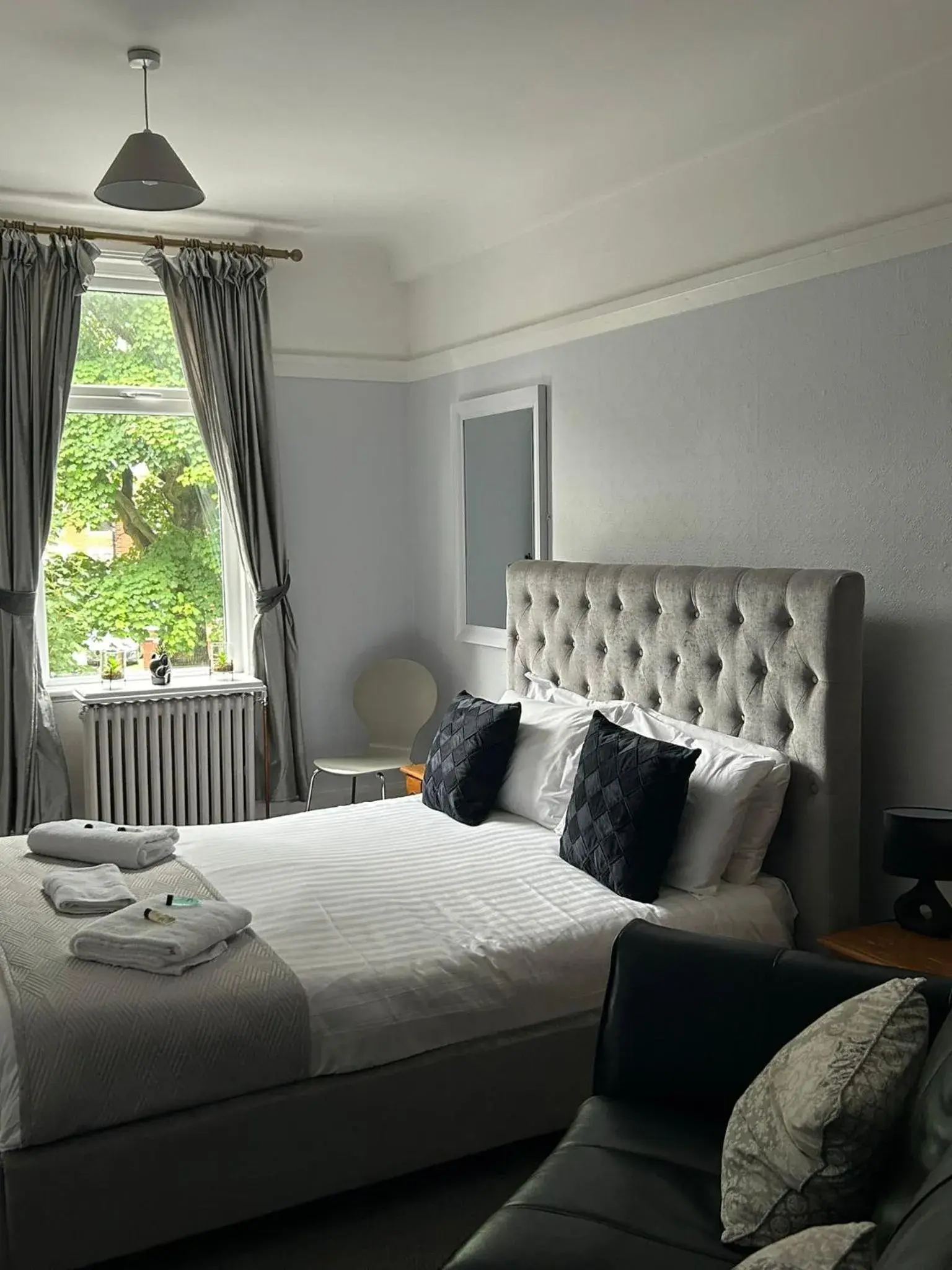 Double Room with Private Bathroom in The Wheatley Hotel Double Room with Private Bathroom in The Wheatley Hotel