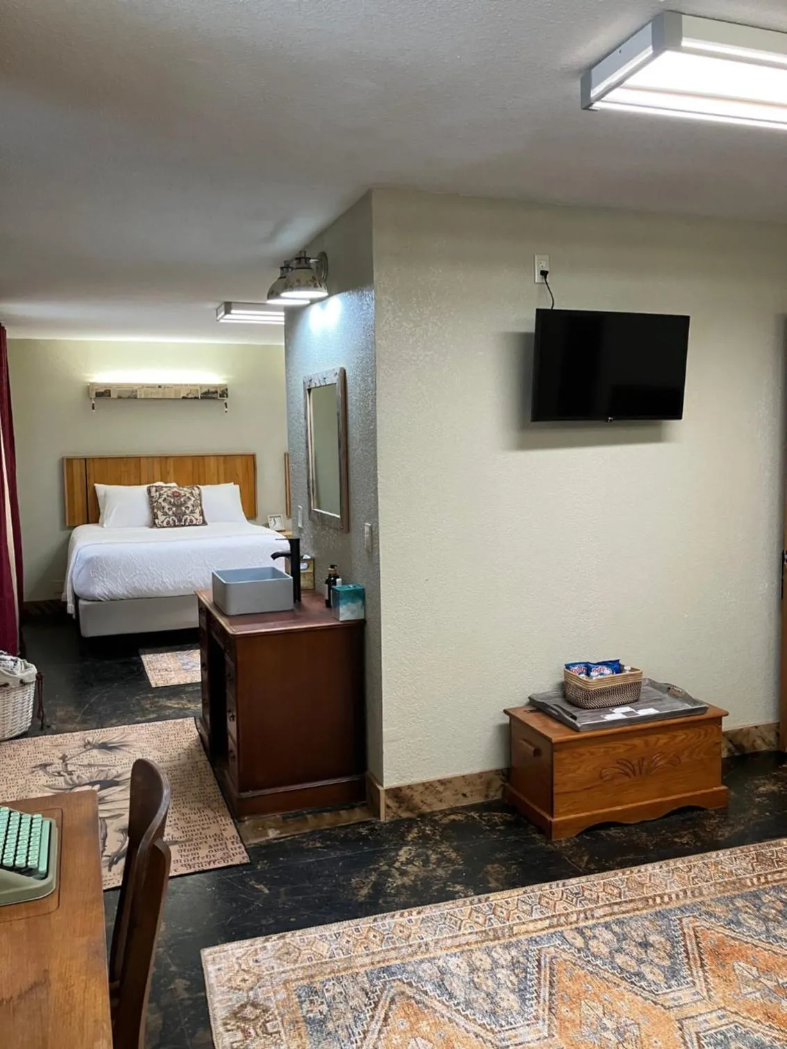 Bed in Prairie Rose Inn