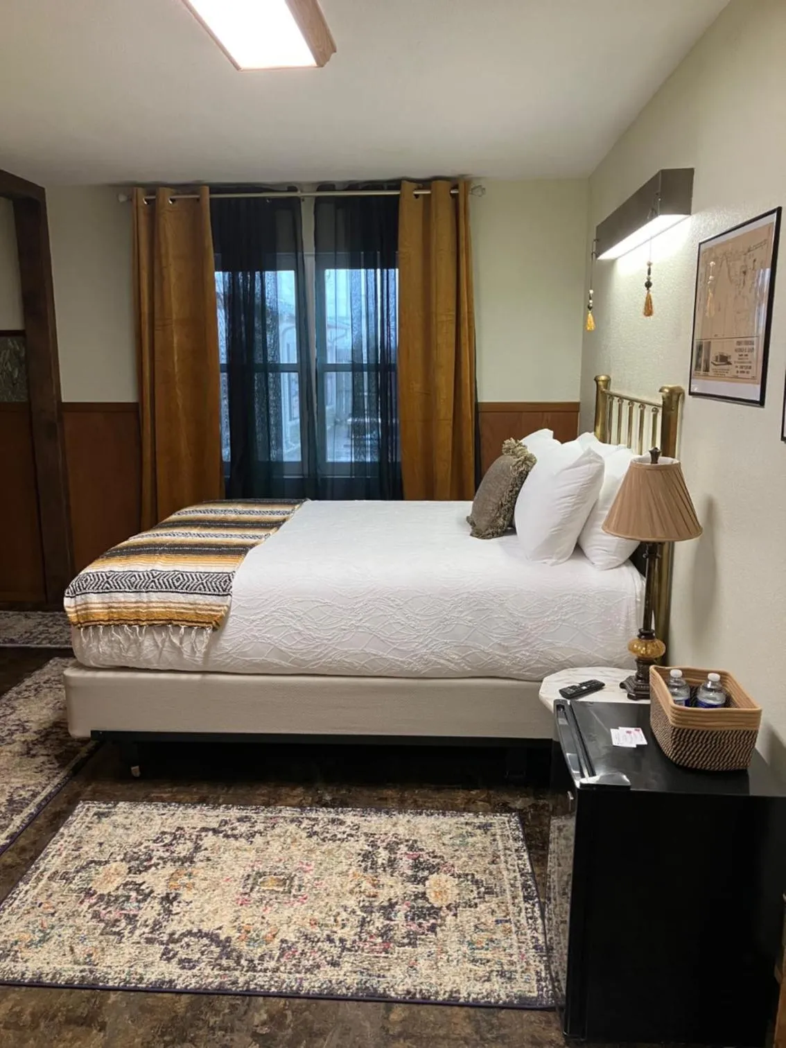 Bed in Prairie Rose Inn