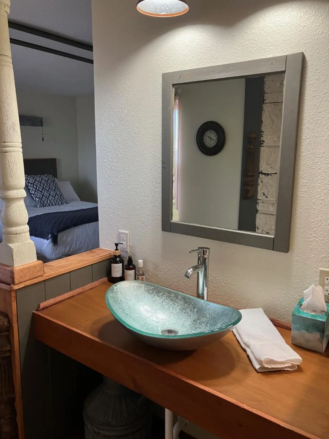 Bed in Prairie Rose Inn