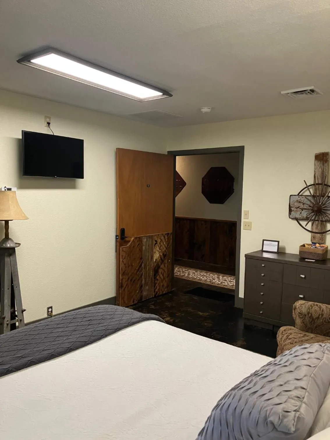 Bed in Prairie Rose Inn