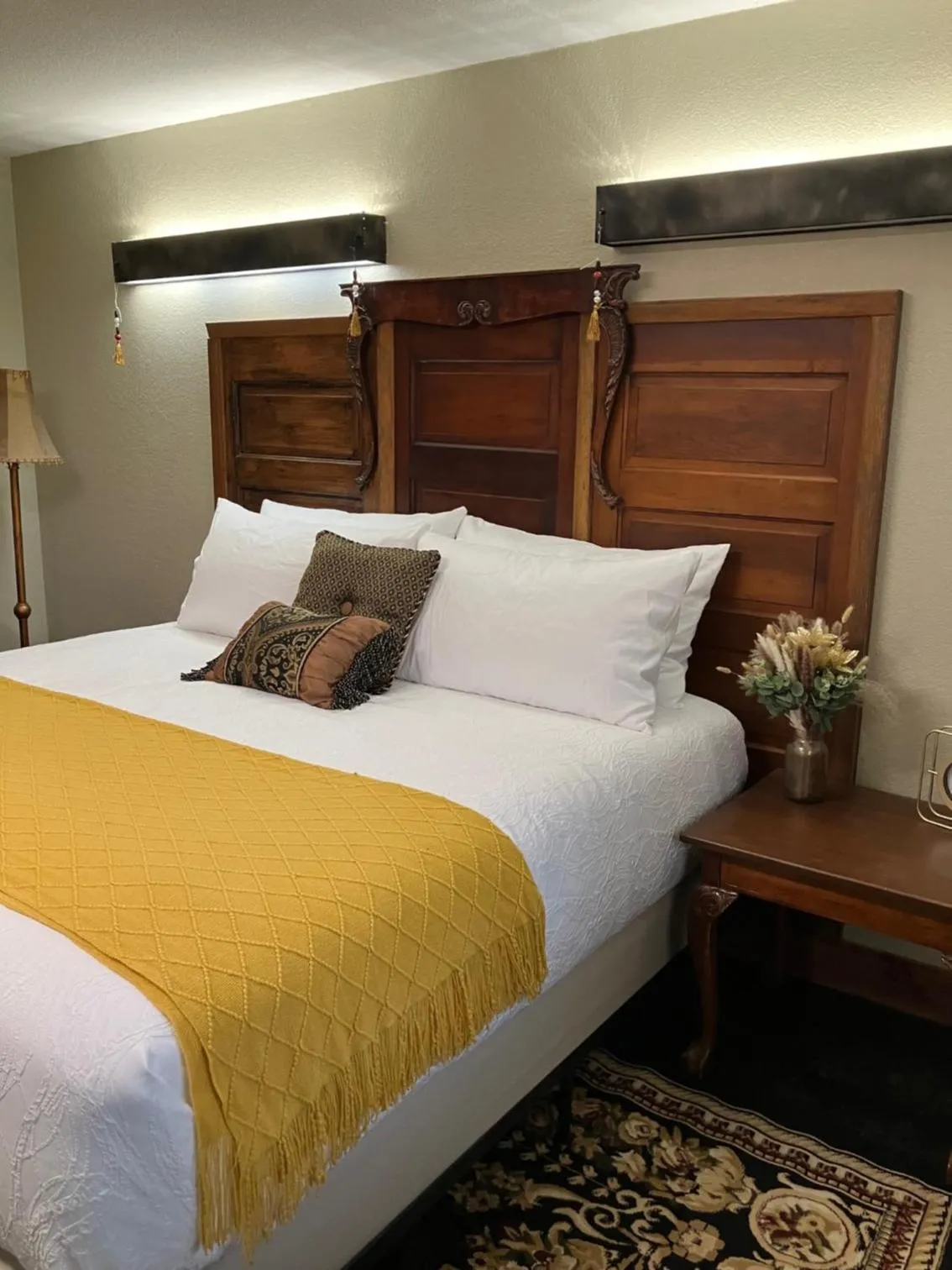 Bed in Prairie Rose Inn