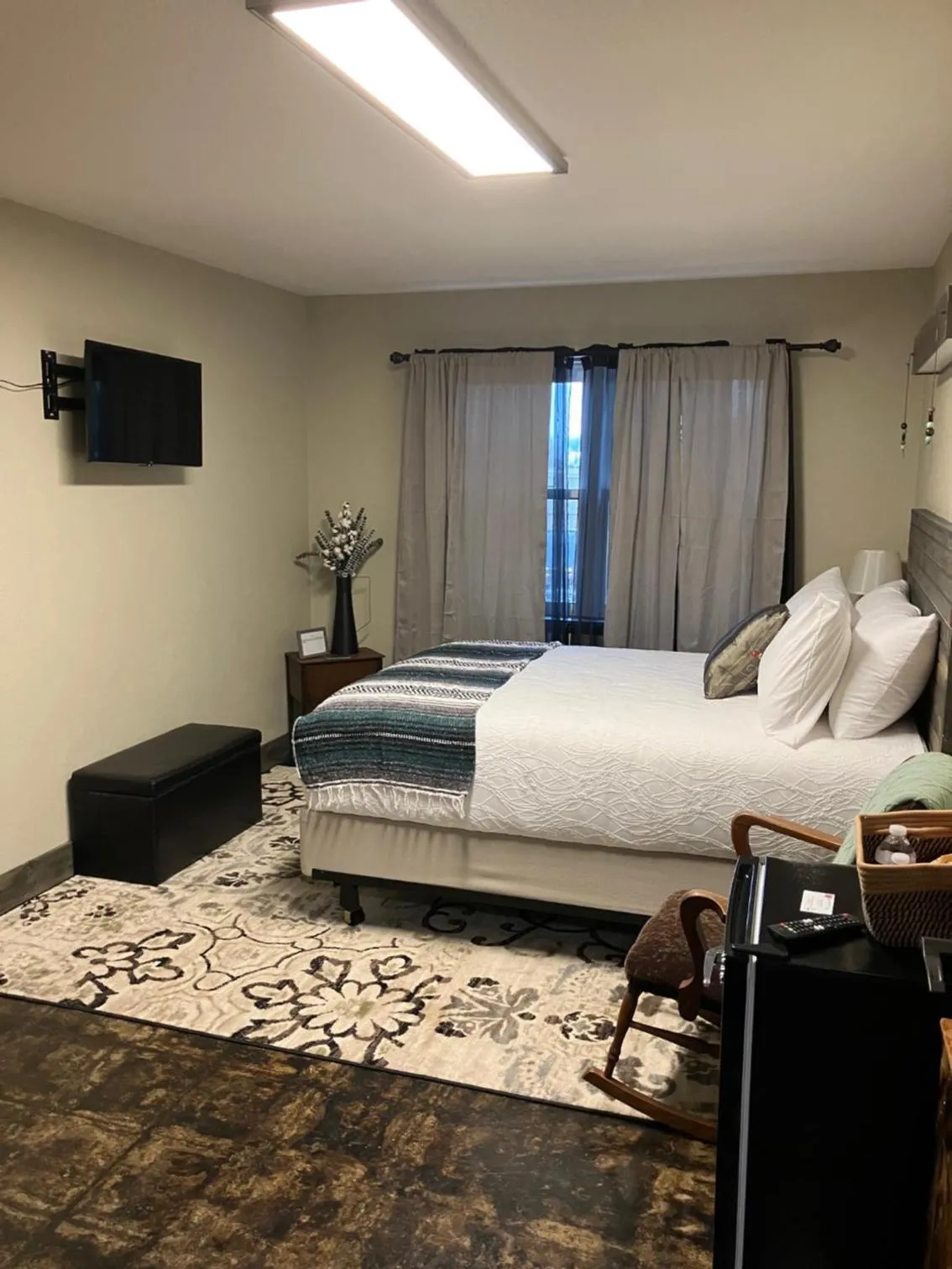 Bed in Prairie Rose Inn