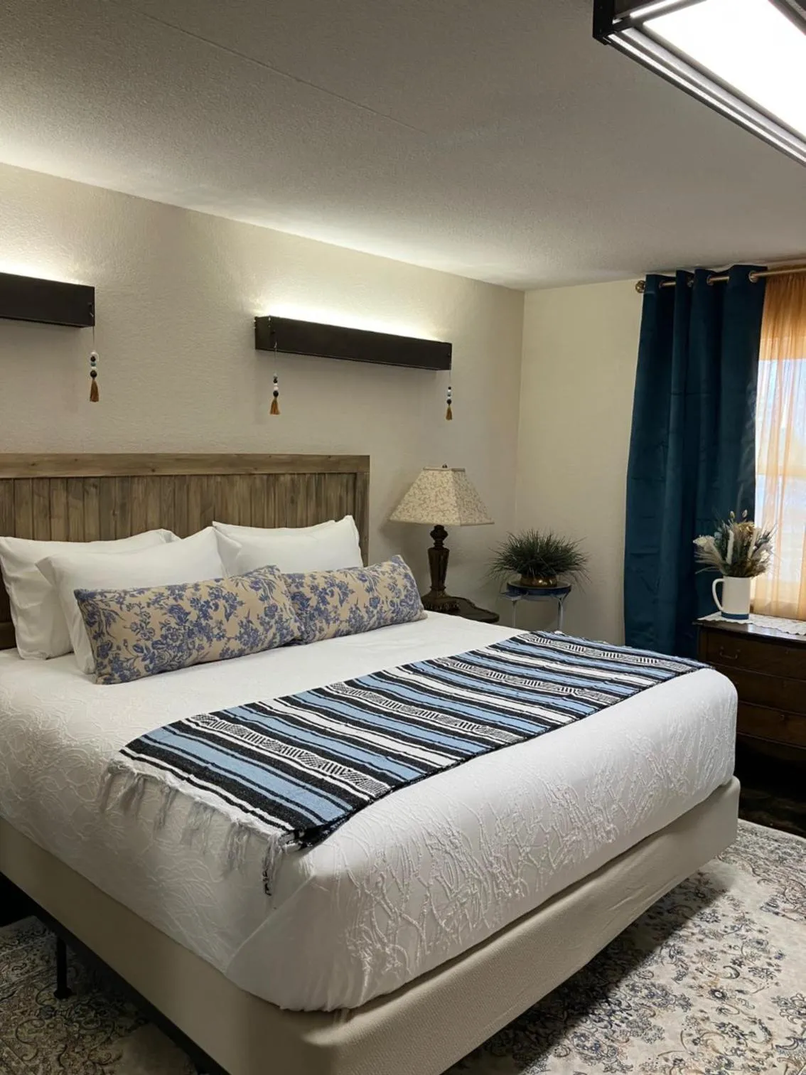 Bed in Prairie Rose Inn