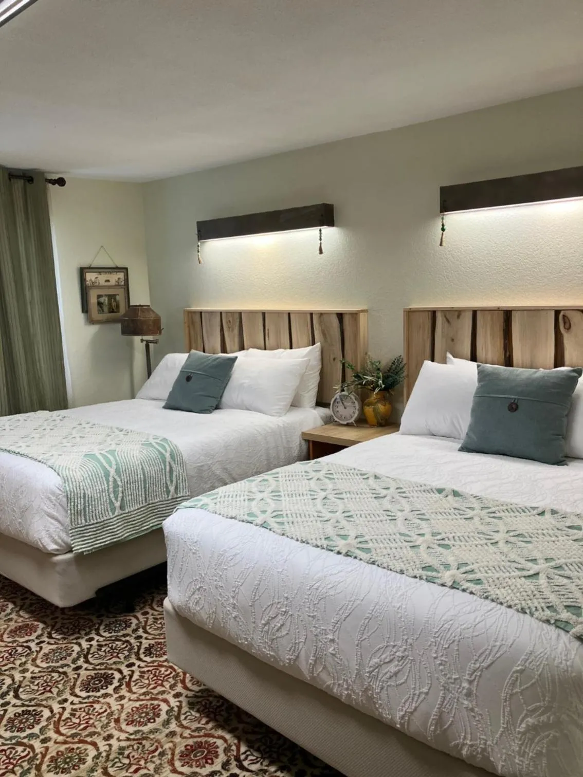 Bed in Prairie Rose Inn