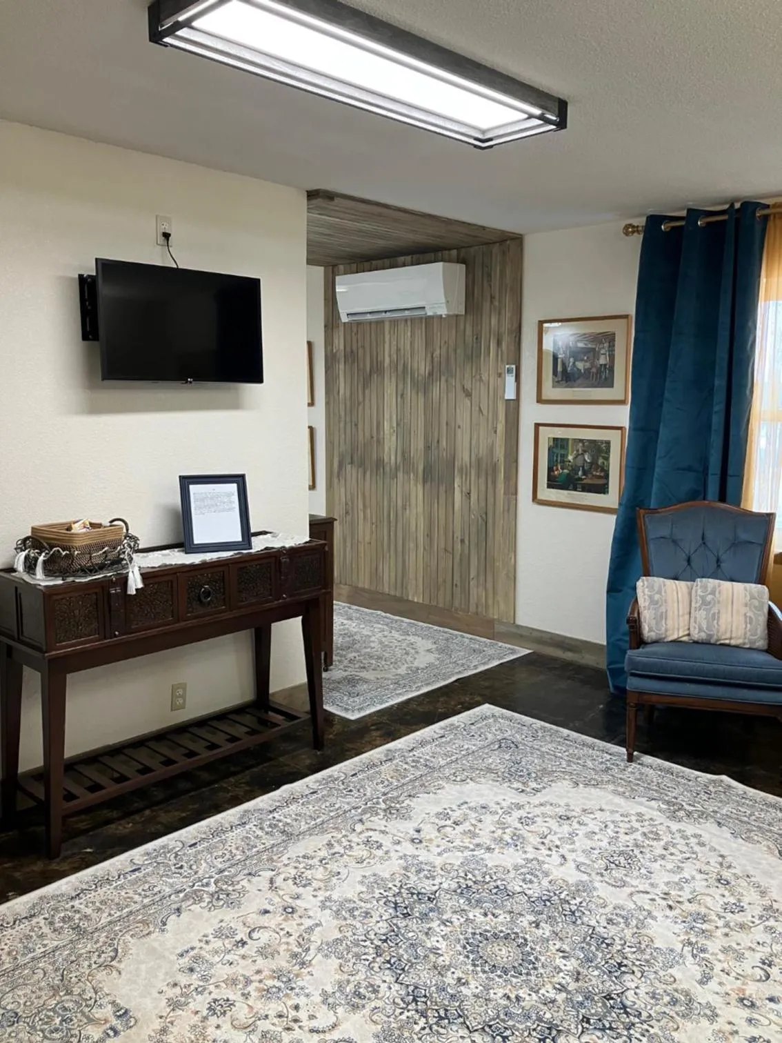 Bed in Prairie Rose Inn