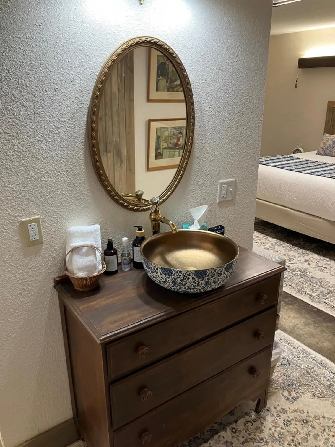 Bed in Prairie Rose Inn