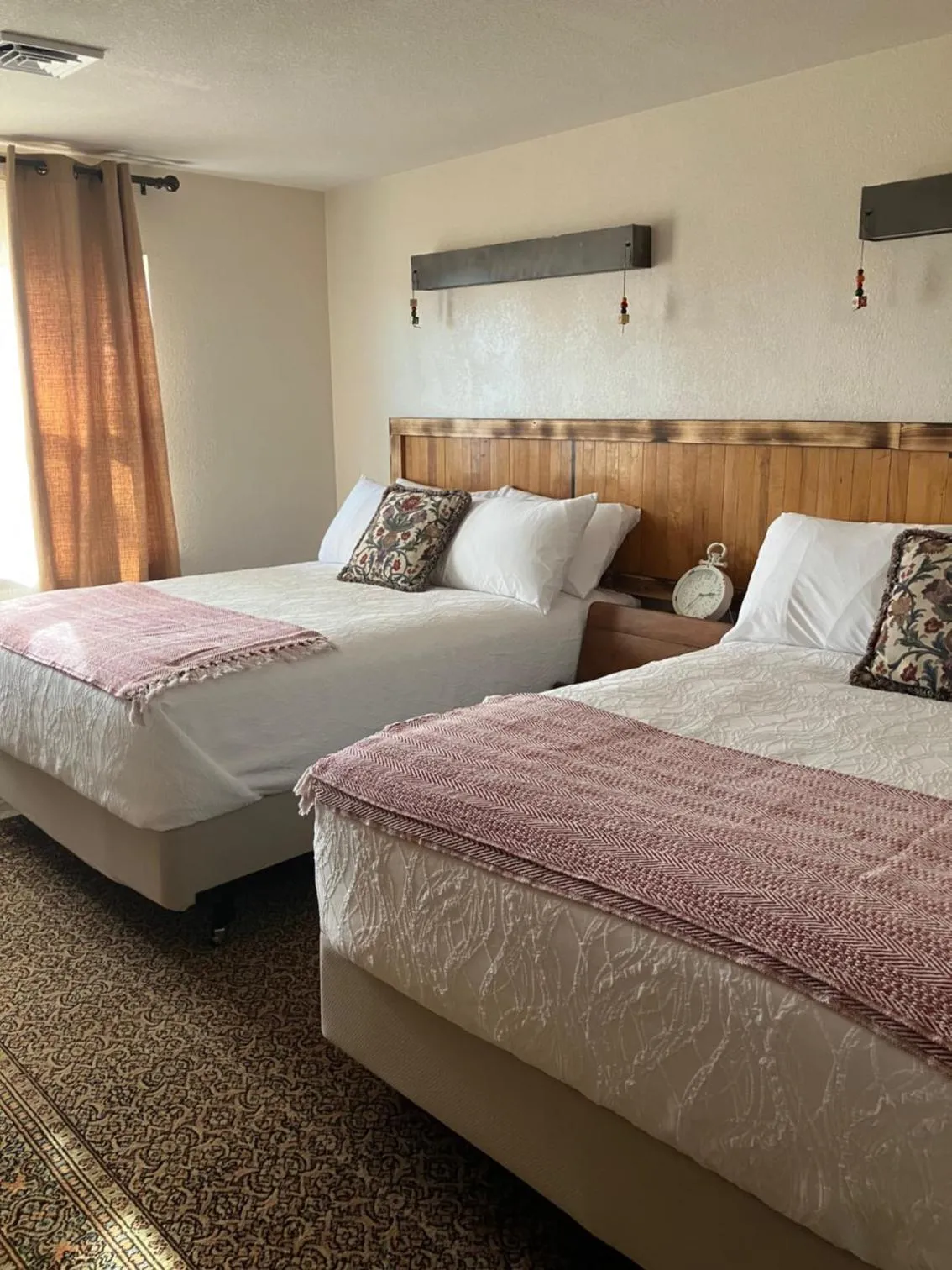 Bed in Prairie Rose Inn