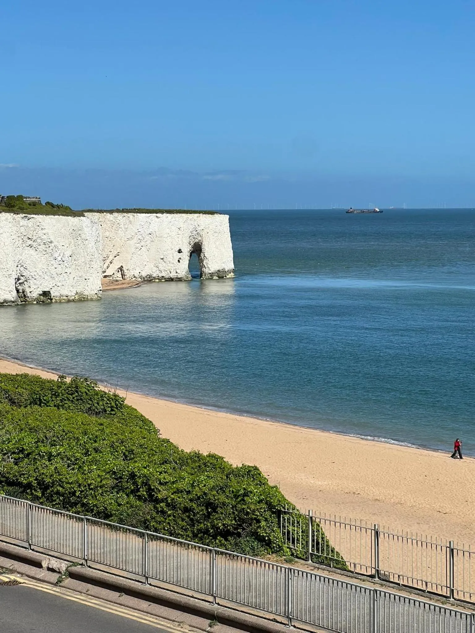 Broadstairs Beach Holiday Apartments, seafront stays opposite Kingsgate Bay with a parking space