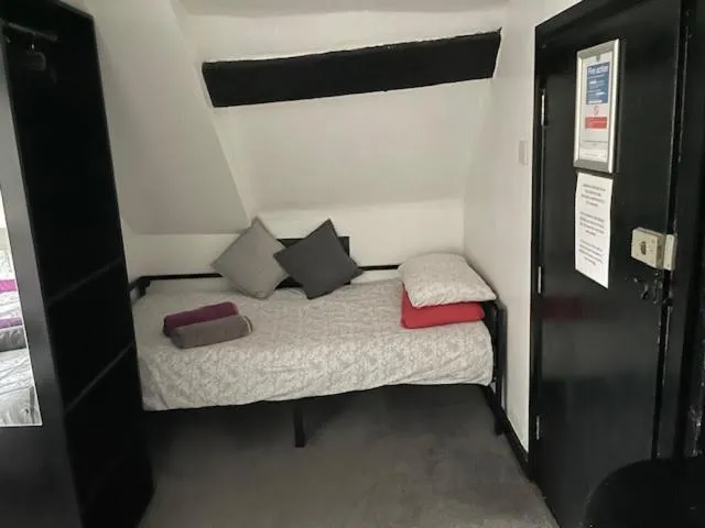 Family Room with Private Bathroom - single occupancy in The White Hart Inn
