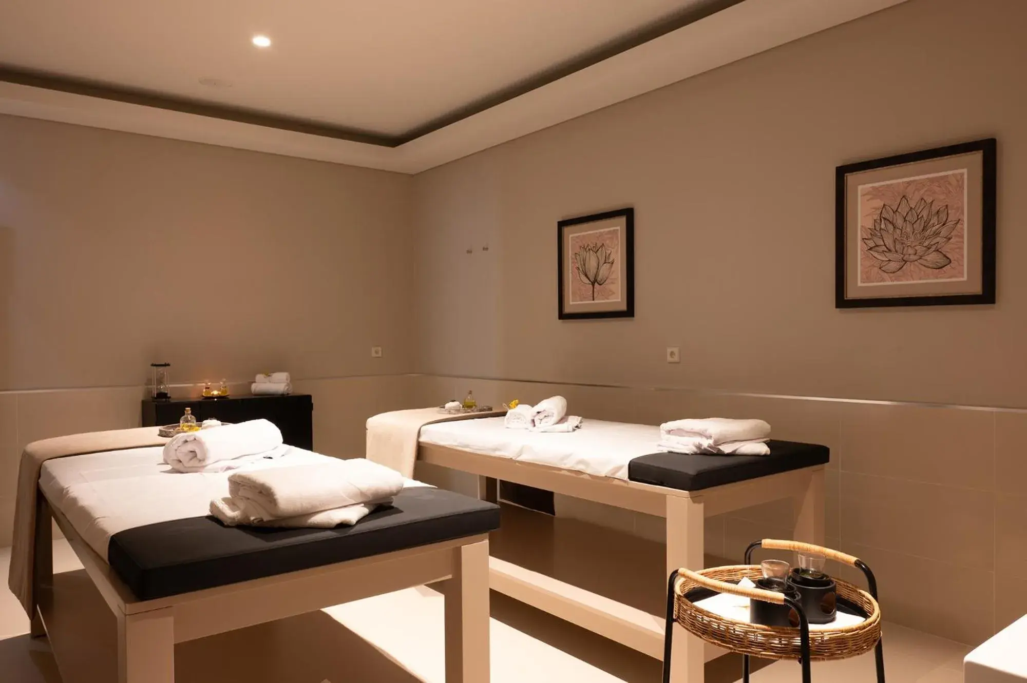 Massage, Bed in Vila Gale Collection Figueira da Foz Massage, Bed in Vila Gale Collection Figueira da Foz