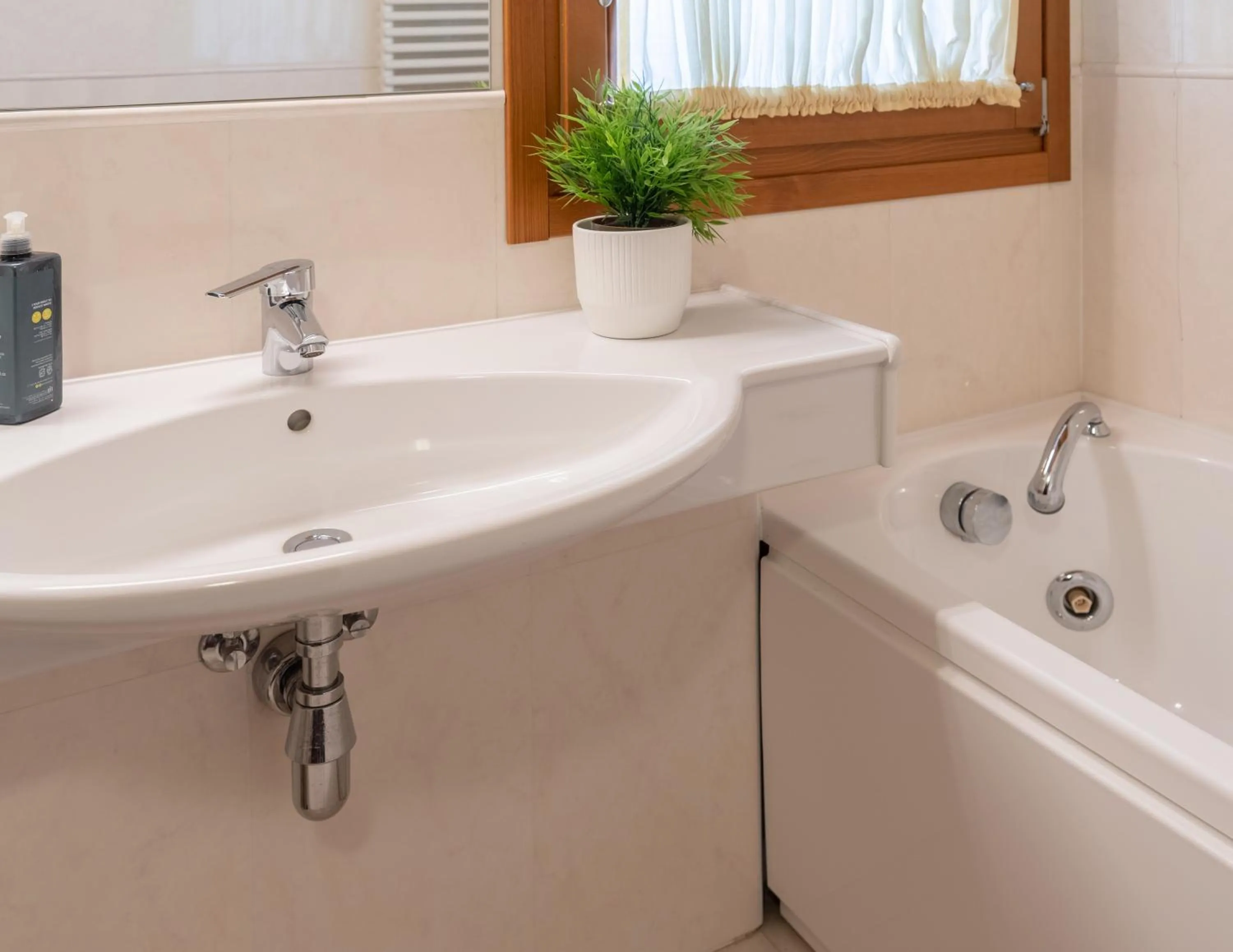 Toilet in Hotel Canova Sport & Relax