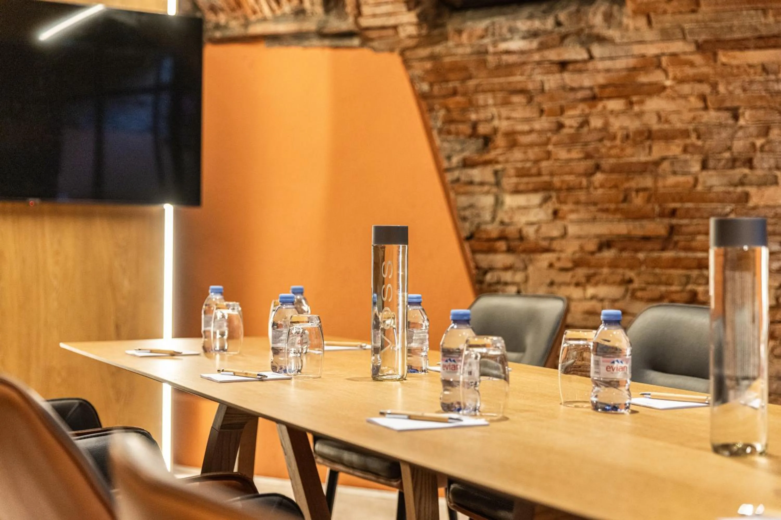 Food and drinks in OVYO Hôtel